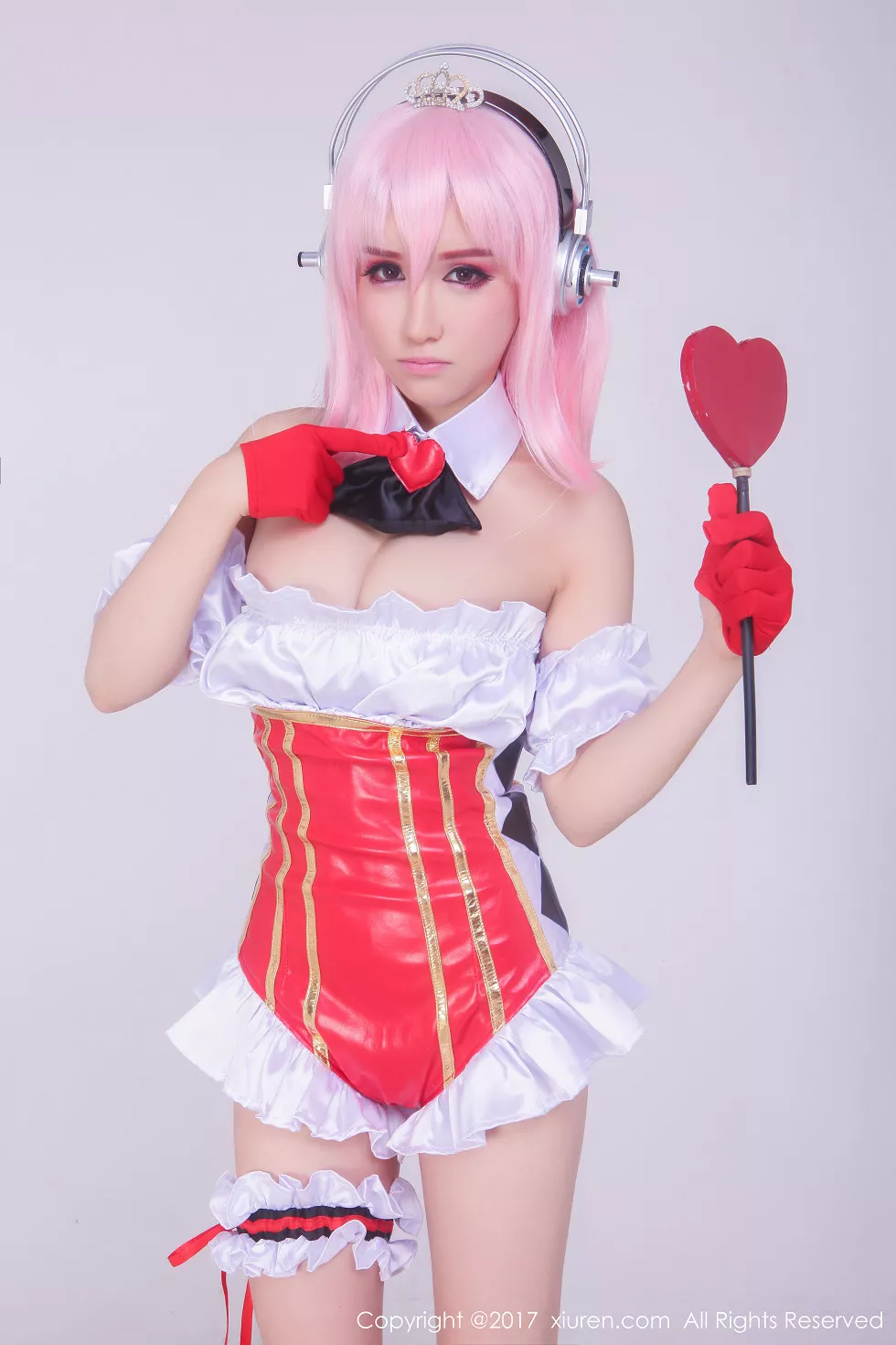 XiuRen第722期_嫩模K8傲娇萌萌Vivian浴室里全裸上身手遮豪乳诱惑写真62P