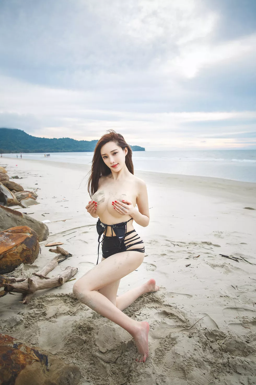 绝美靓模周妍希(土肥圆矮挫穷)沙巴旅拍无圣光大尺度露豪乳诱惑写真66P