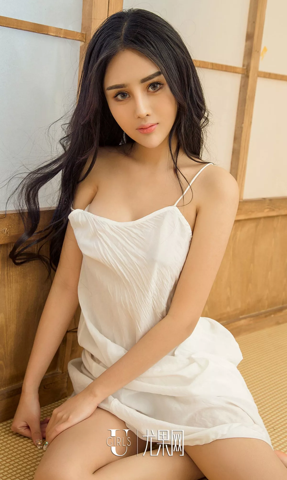 [Ugirls爱尤物]No.683_嫩模陈迪娅黑色蕾丝吊带情趣内衣全脱秀白嫩诱人胴体写真40P