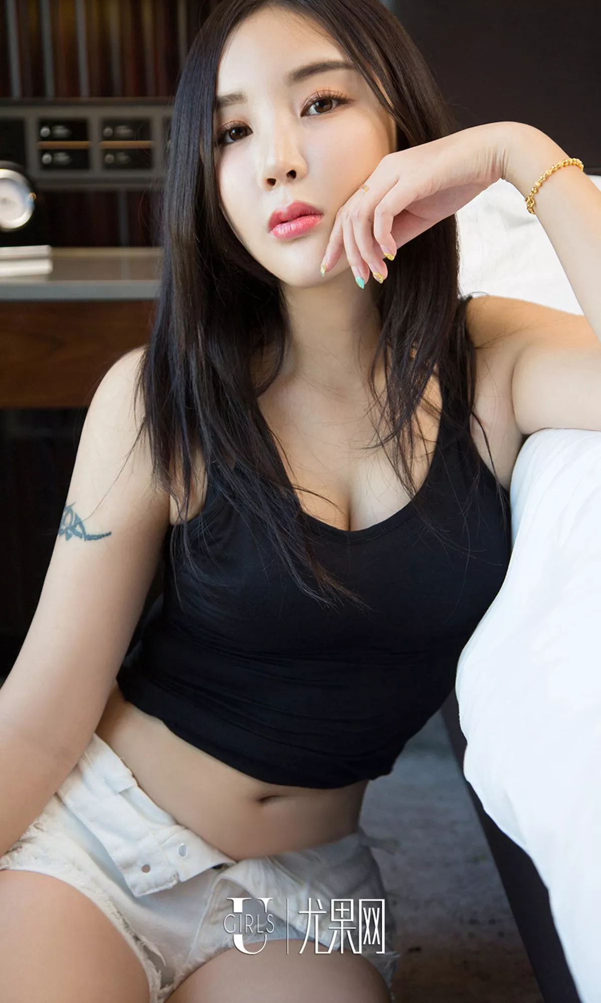 [Ugirls爱尤物]No.684_嫩模李雅琪黑色吊带蕾丝薄纱+黑色蕾丝内裤完美诱惑写真41P