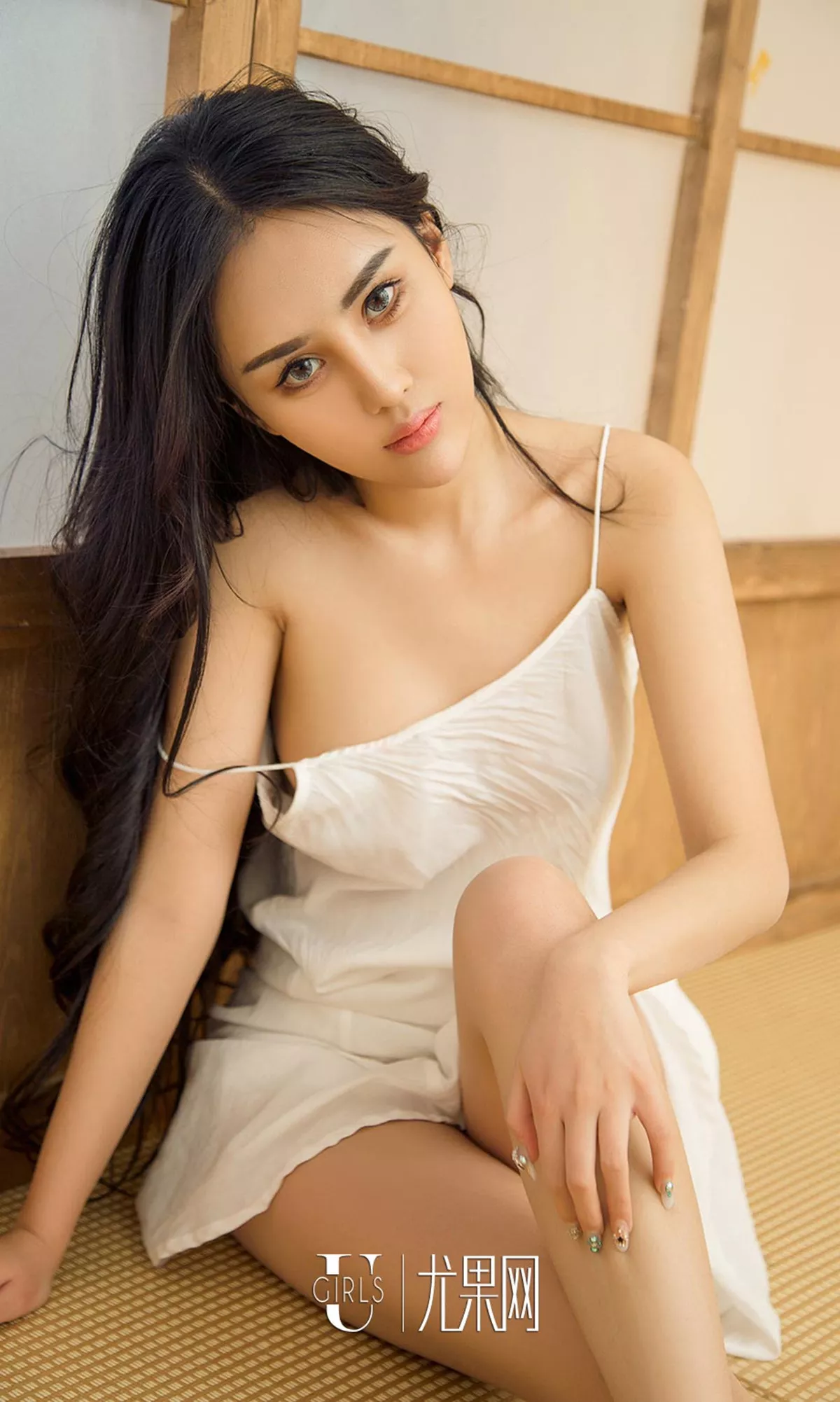 [Ugirls爱尤物]No.683_嫩模陈迪娅黑色蕾丝吊带情趣内衣全脱秀白嫩诱人胴体写真40P