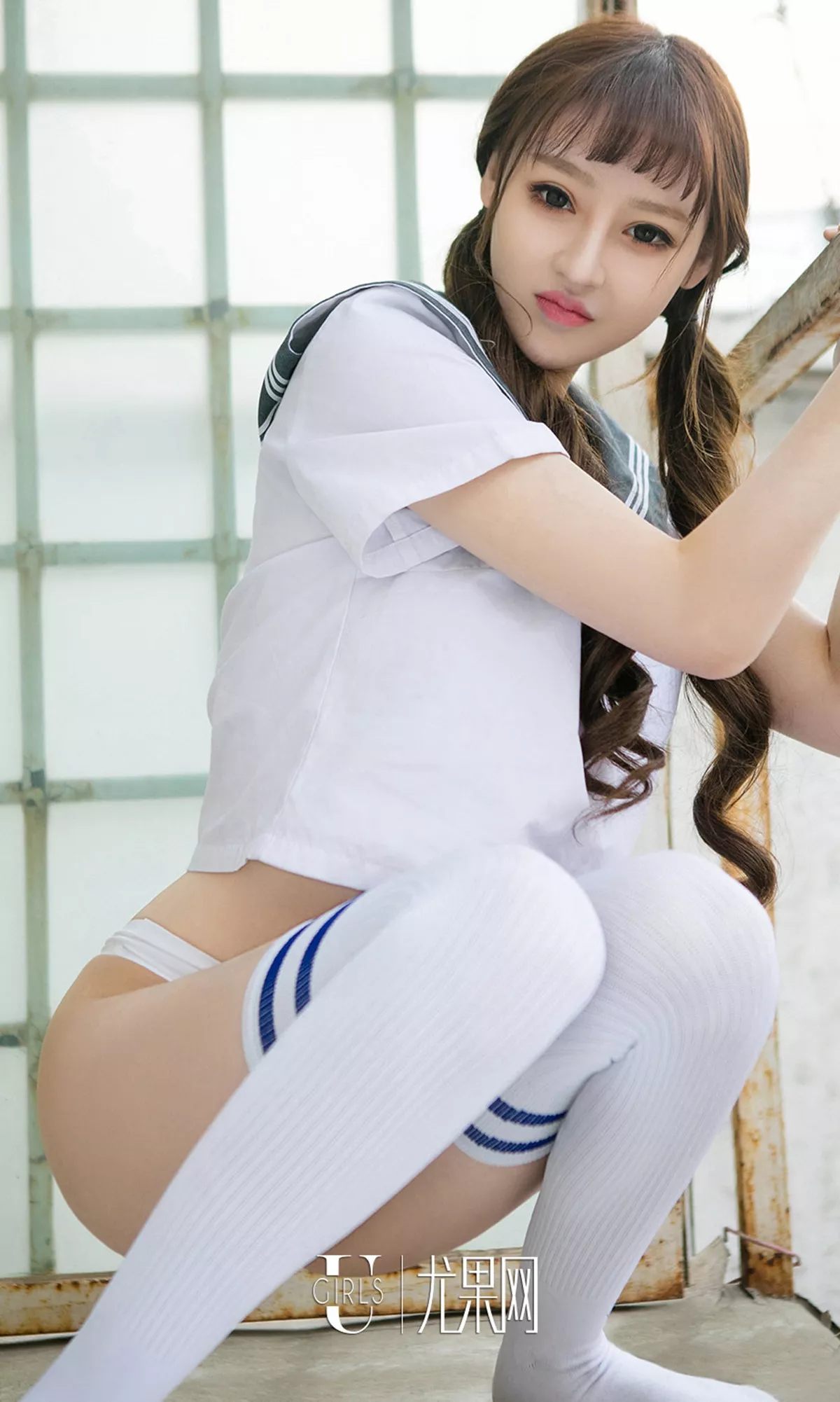 [Ugirls爱尤物]No.685_嫩模Shirley马尾辫水手服撩衣秀豪乳白嫩翘臀诱惑写真40P