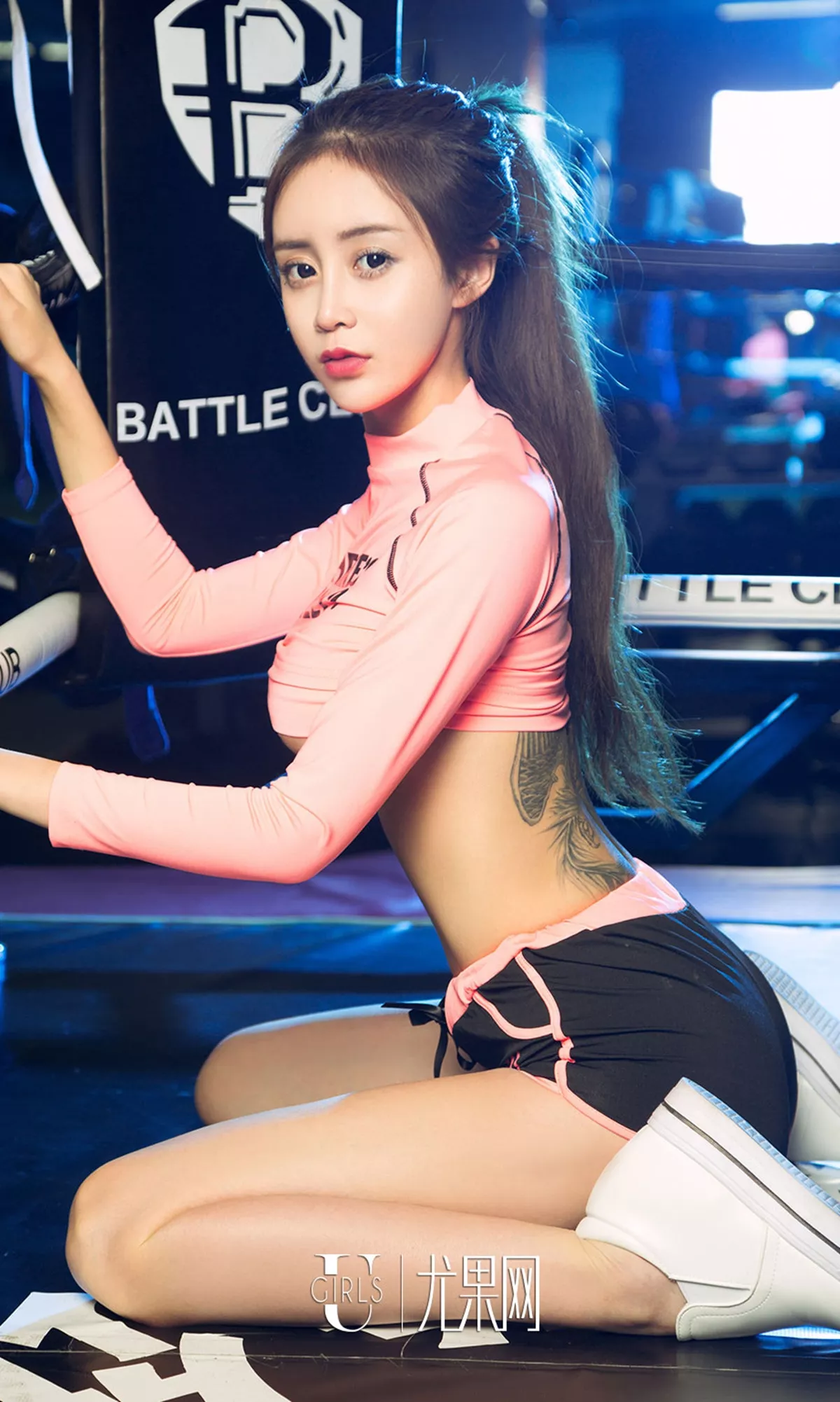 [Ugirls爱尤物]No.691_嫩模琪歌健身房运动装秀完美身材半撩上衣秀豪乳半球写真40P
