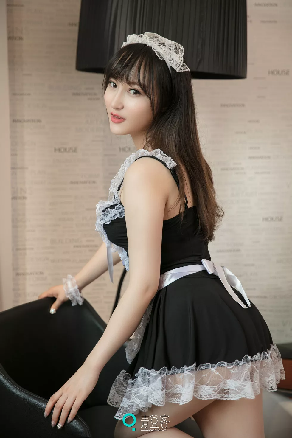 [青豆客Qingdouke]2017.06.20_嫩模吴娇性感内衣秀傲人美乳蕾丝女仆装诱惑写真53P
