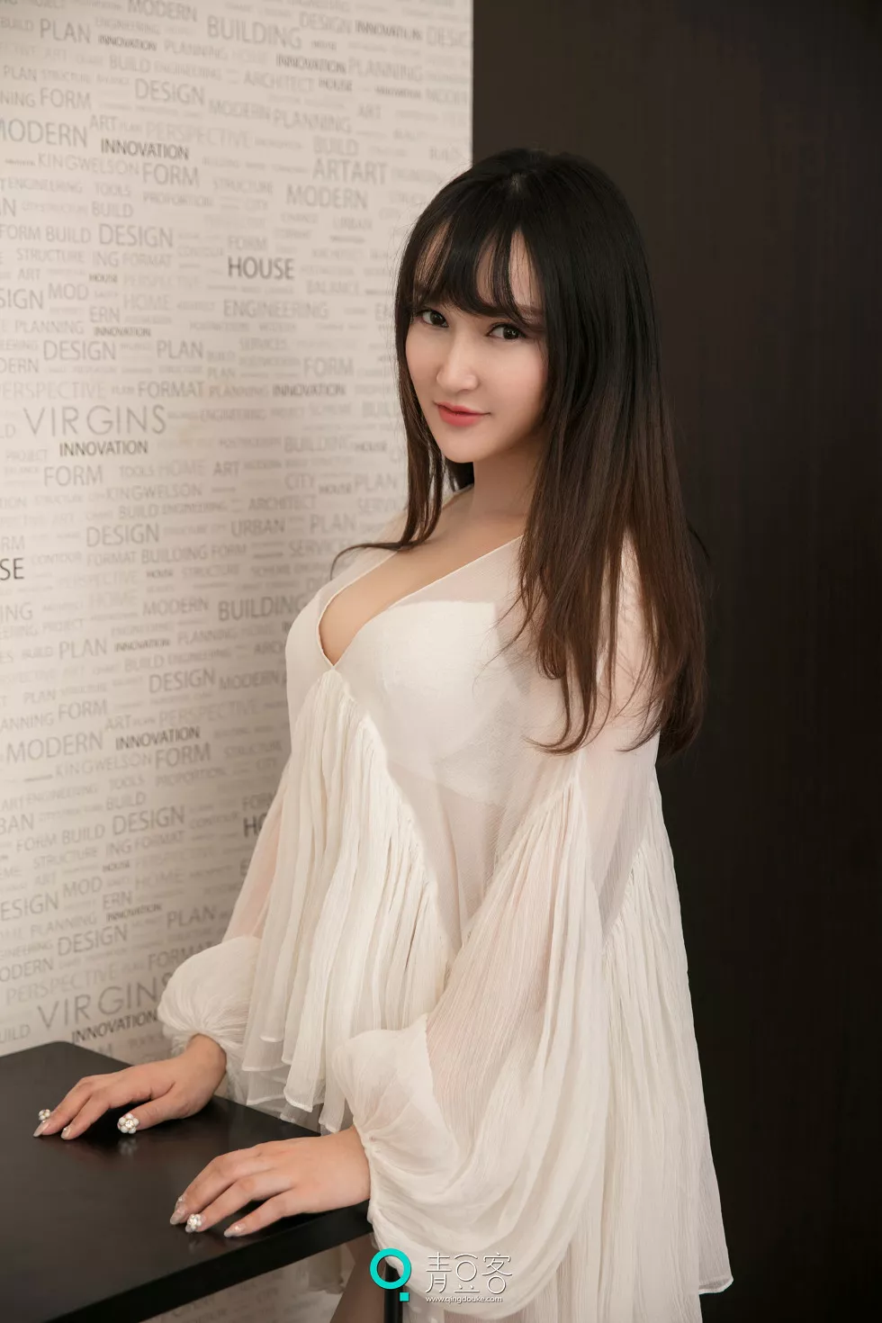 [青豆客Qingdouke]2017.06.20_嫩模吴娇性感内衣秀傲人美乳蕾丝女仆装诱惑写真53P