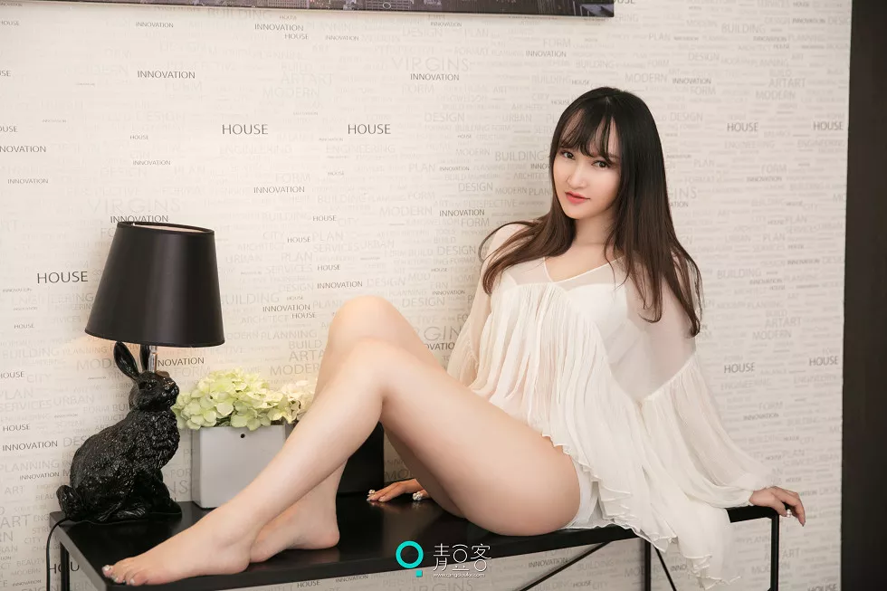 [青豆客Qingdouke]2017.06.20_嫩模吴娇性感内衣秀傲人美乳蕾丝女仆装诱惑写真53P