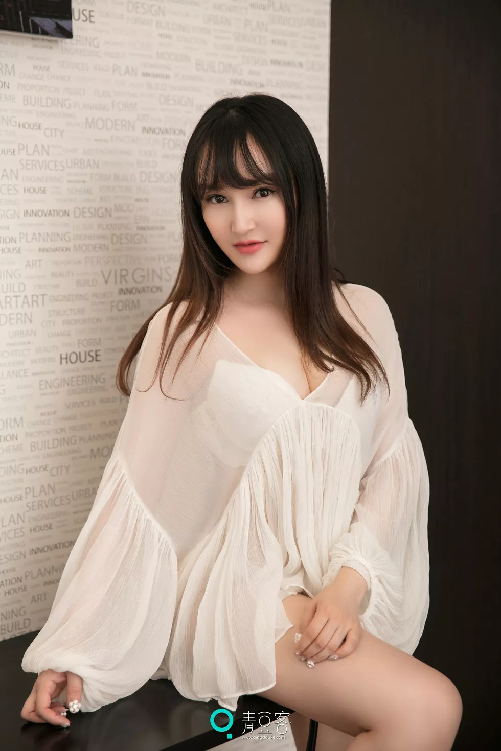 [青豆客Qingdouke]2017.06.20_嫩模吴娇性感内衣秀傲人美乳蕾丝女仆装诱惑写真53P