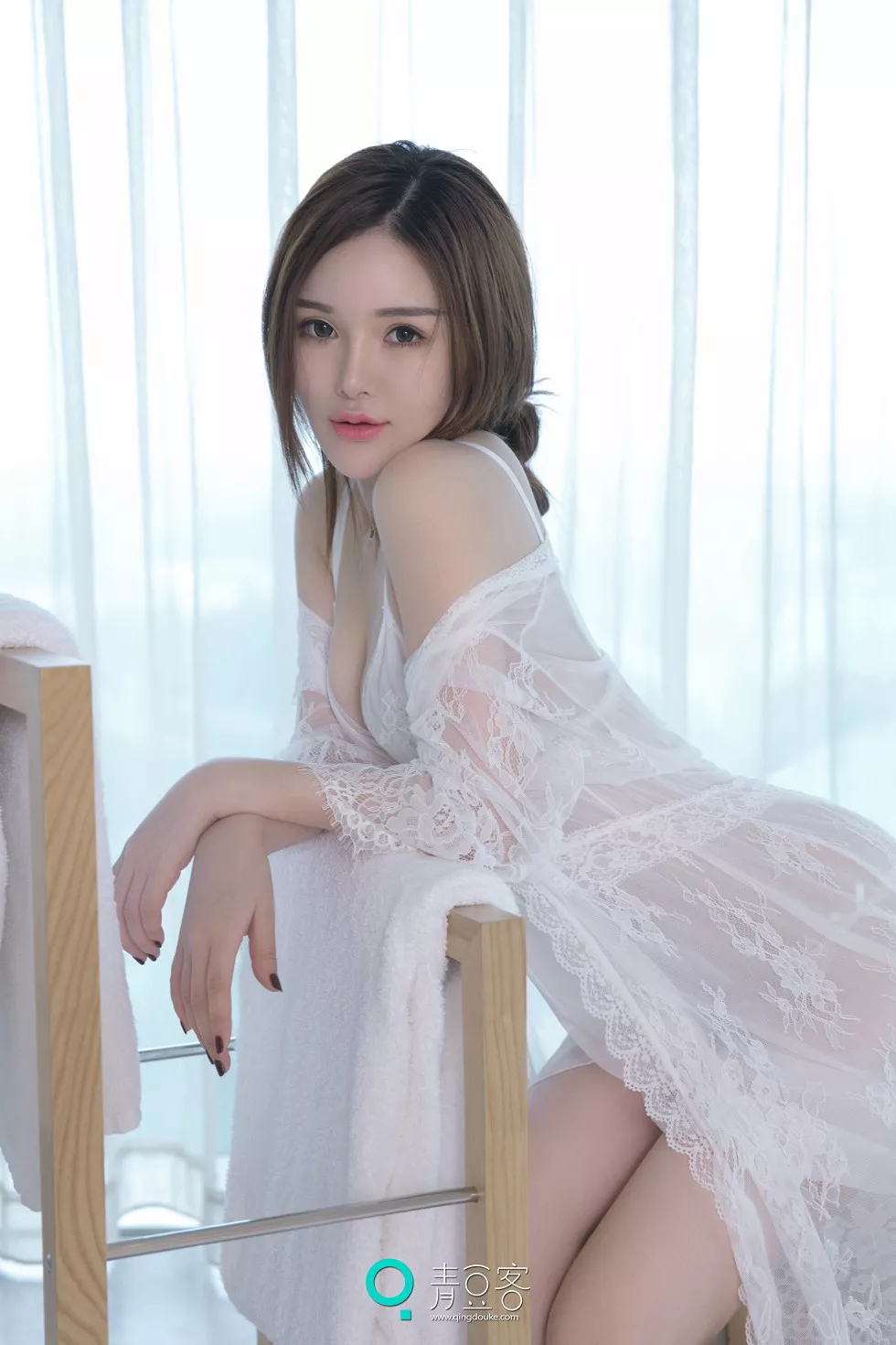 [青豆客Qingdouke]2017.06.26_嫩模陈宇曦白色薄纱情趣内衣+露背毛衣诱惑写真53P