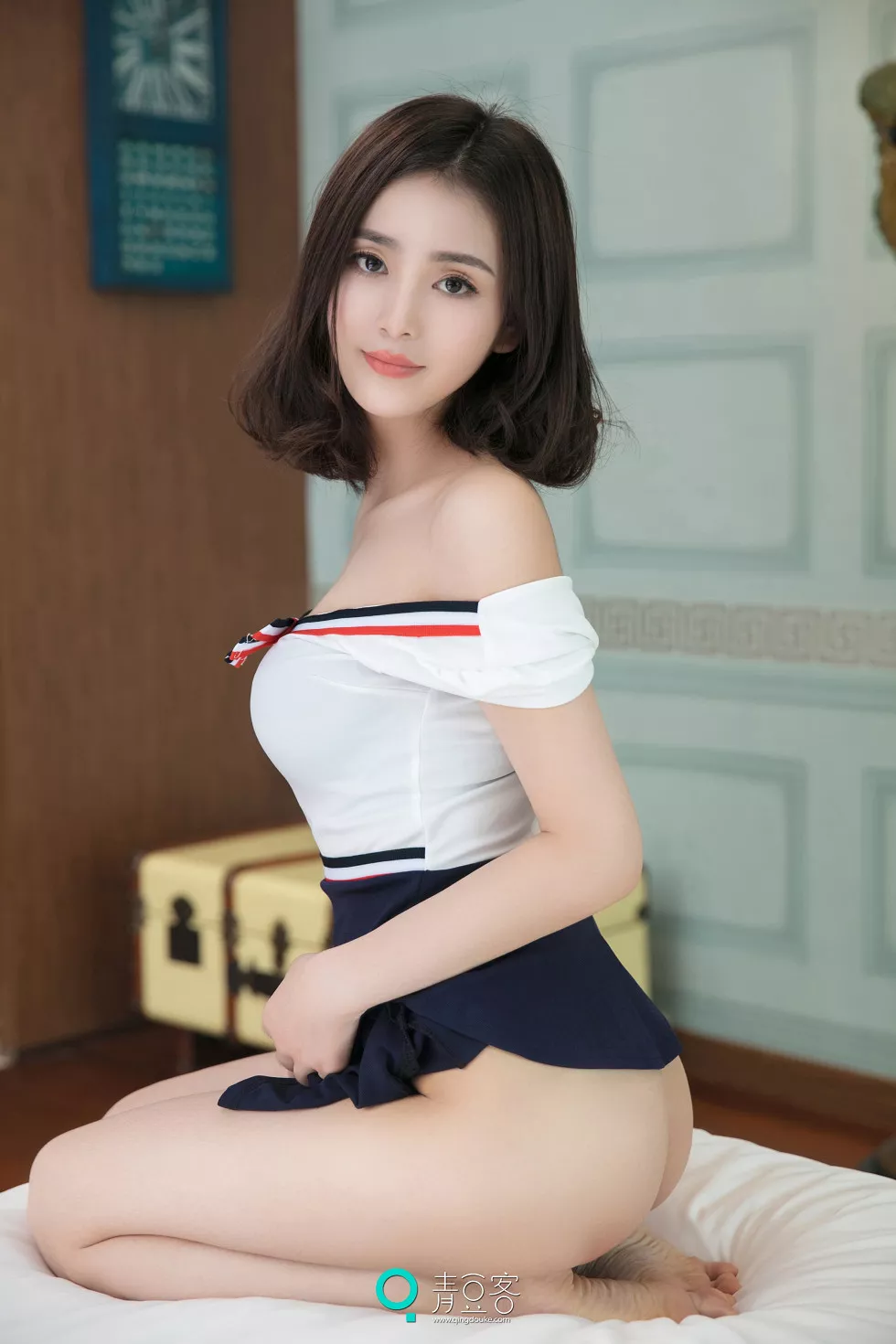 [青豆客Qingdouke]2017.07.08_嫩模小熊居家私房白色蕾丝情趣内衣完美诱惑写真55P