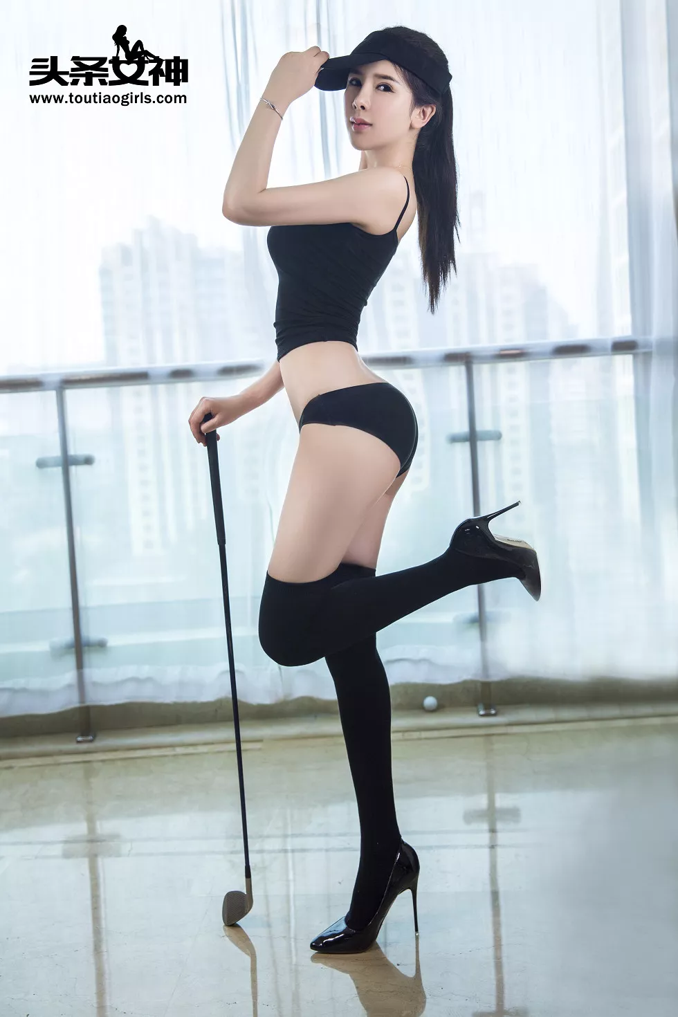 [Toutiao头条女神]No.397_嫩模李丽莎黑色紧身运动装秀完美身材半脱秀美乳诱惑写真20P