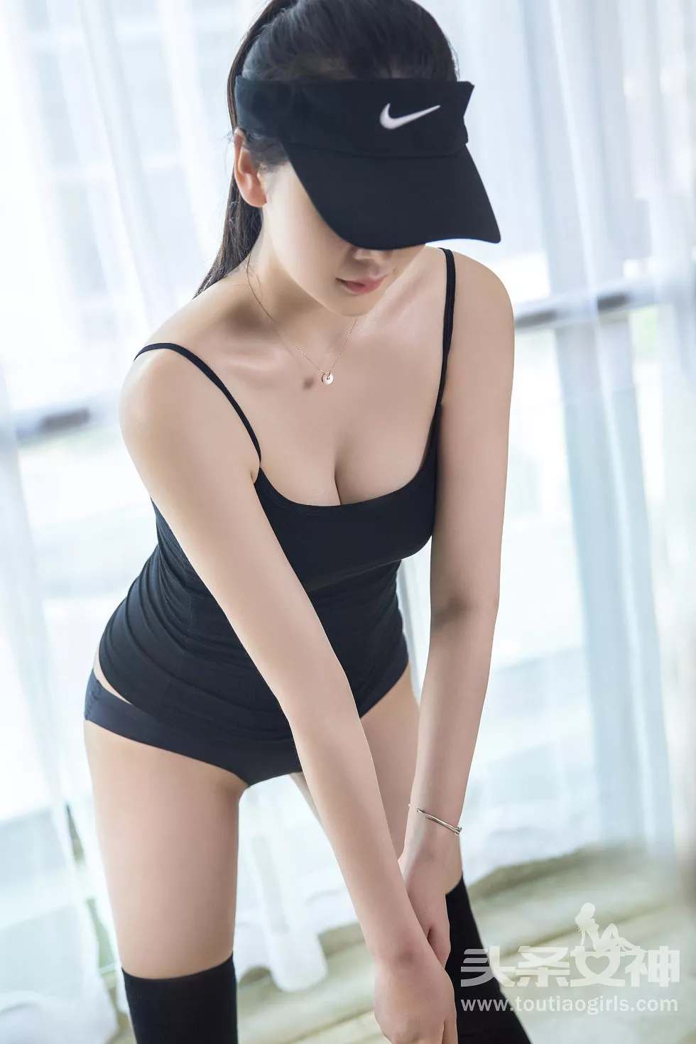 [Toutiao头条女神]No.397_嫩模李丽莎黑色紧身运动装秀完美身材半脱秀美乳诱惑写真20P