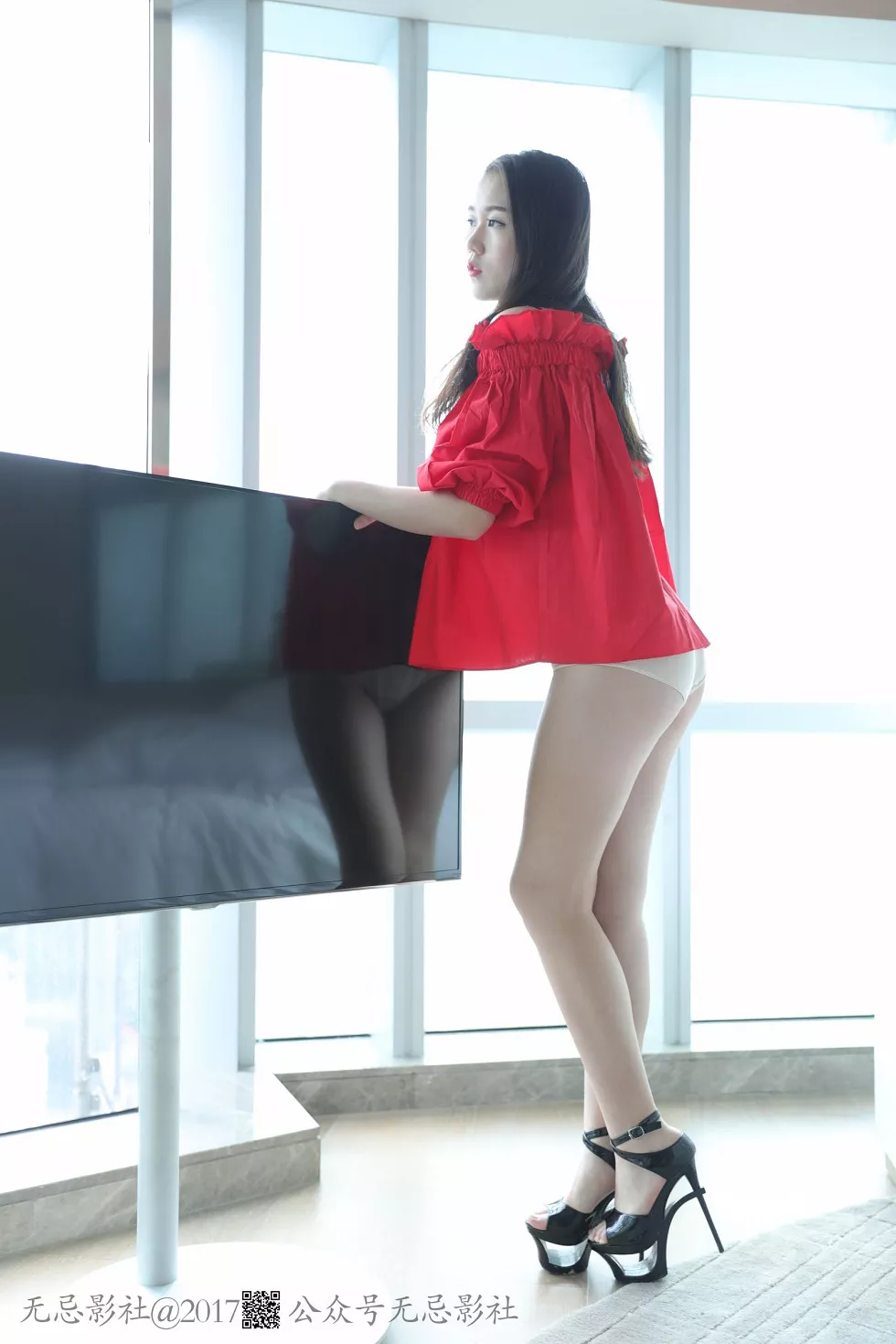 [无忌影社]2017年06月众筹作品之2模特张敏粉红薄纱裙妹子性感红唇迷人写真106P