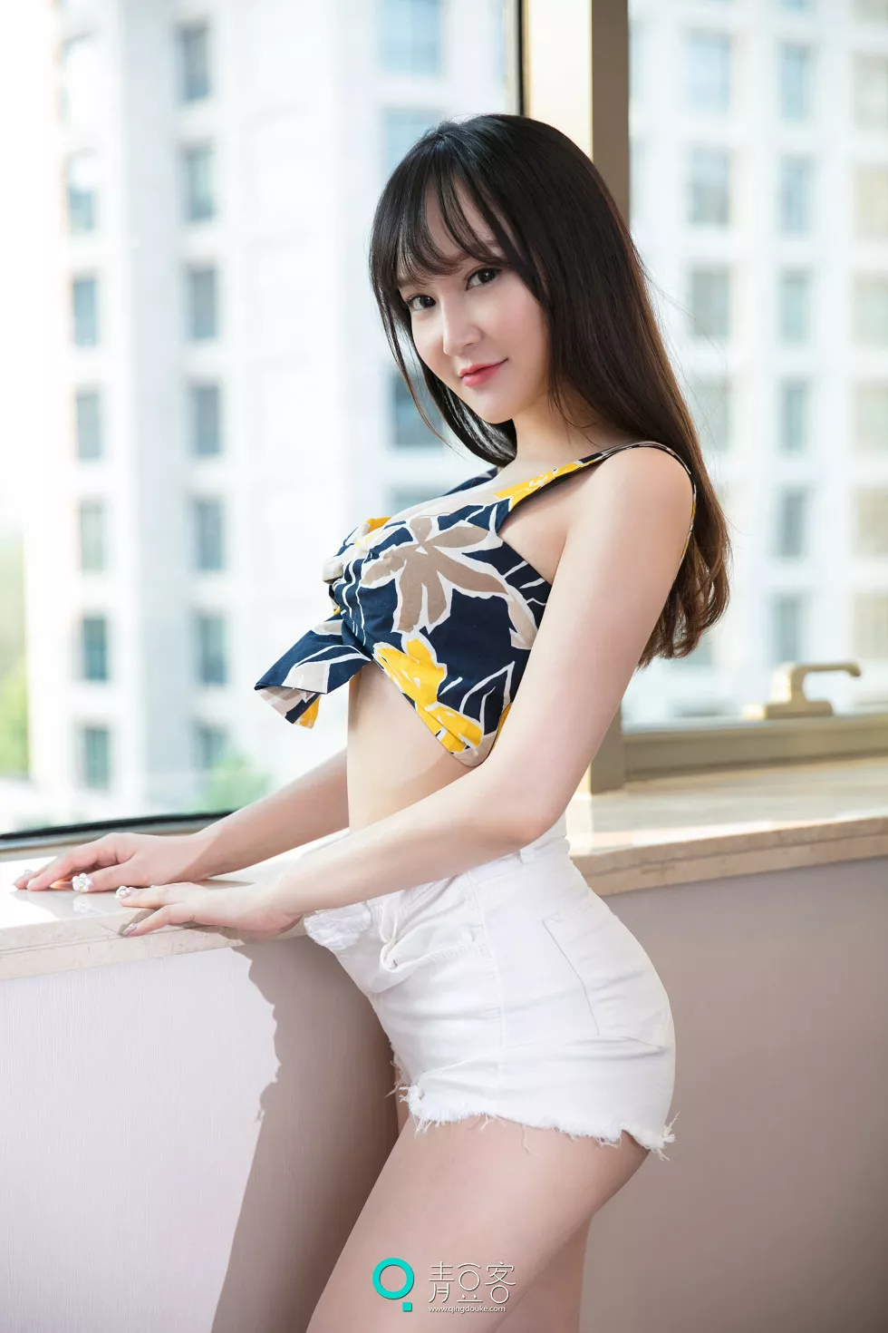 [青豆客Qingdouke]2017.08.05_嫩模吴娇粉色内衣秀豪乳黑色女仆装撩人诱惑写真54P