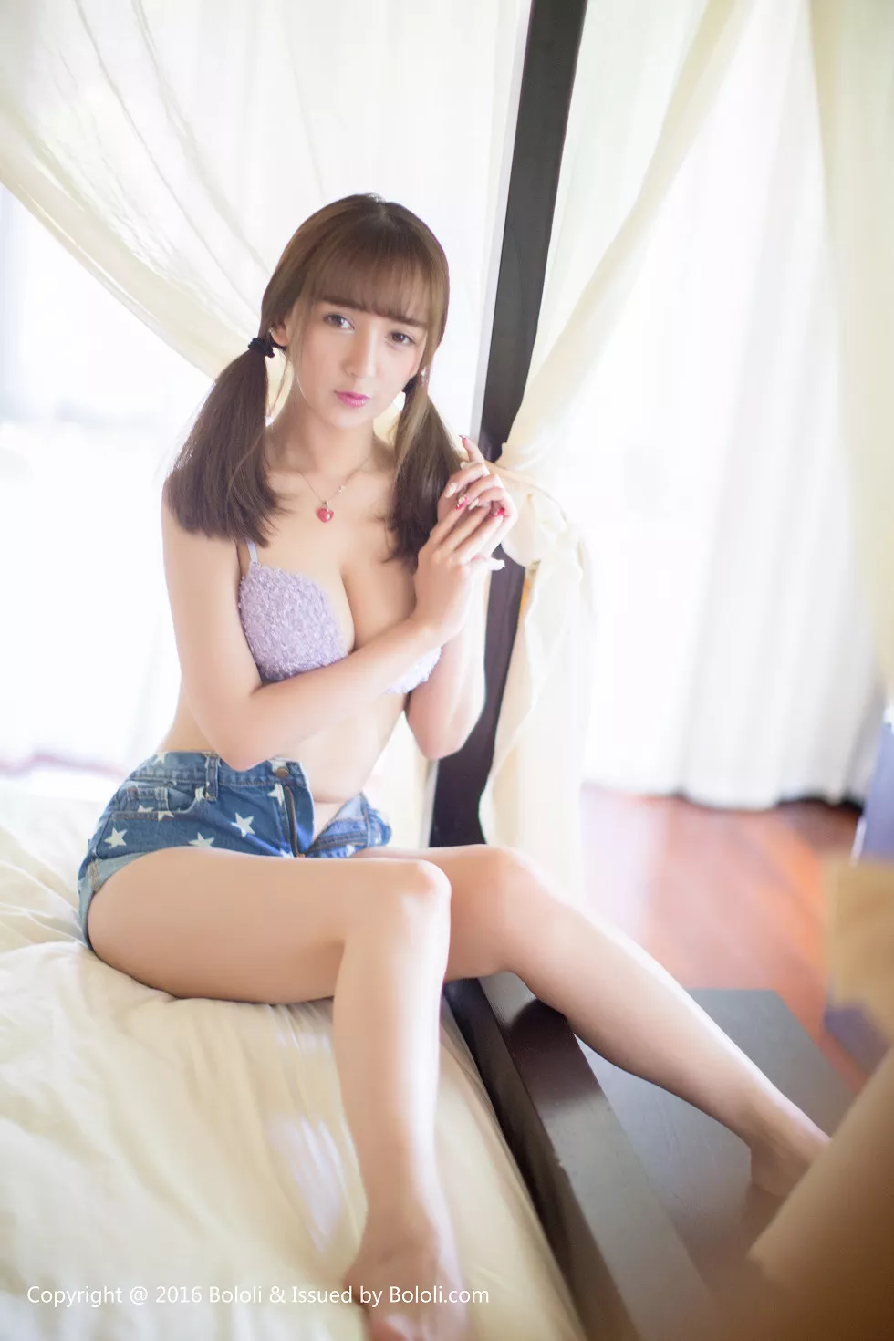 [BoLoli波萝社新刊]Vol.116_嫩模小潘鼠牛仔热裤加紫色内衣秀完美身材诱惑写真40P