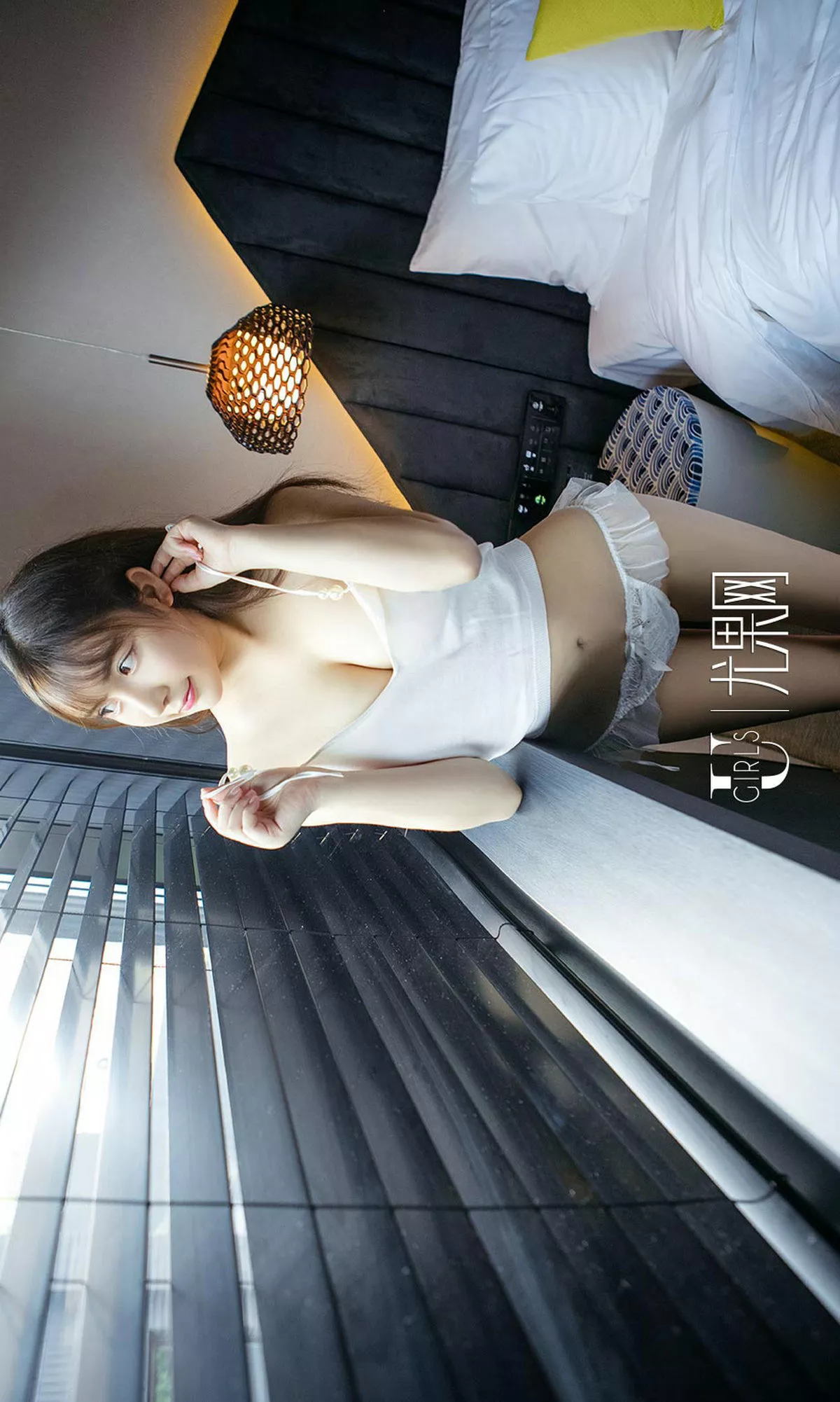 [Ugirls爱尤物]No.884_嫩模小兔居家私房内衣系列秀魔鬼曲线豪乳翘臀诱惑写真40P