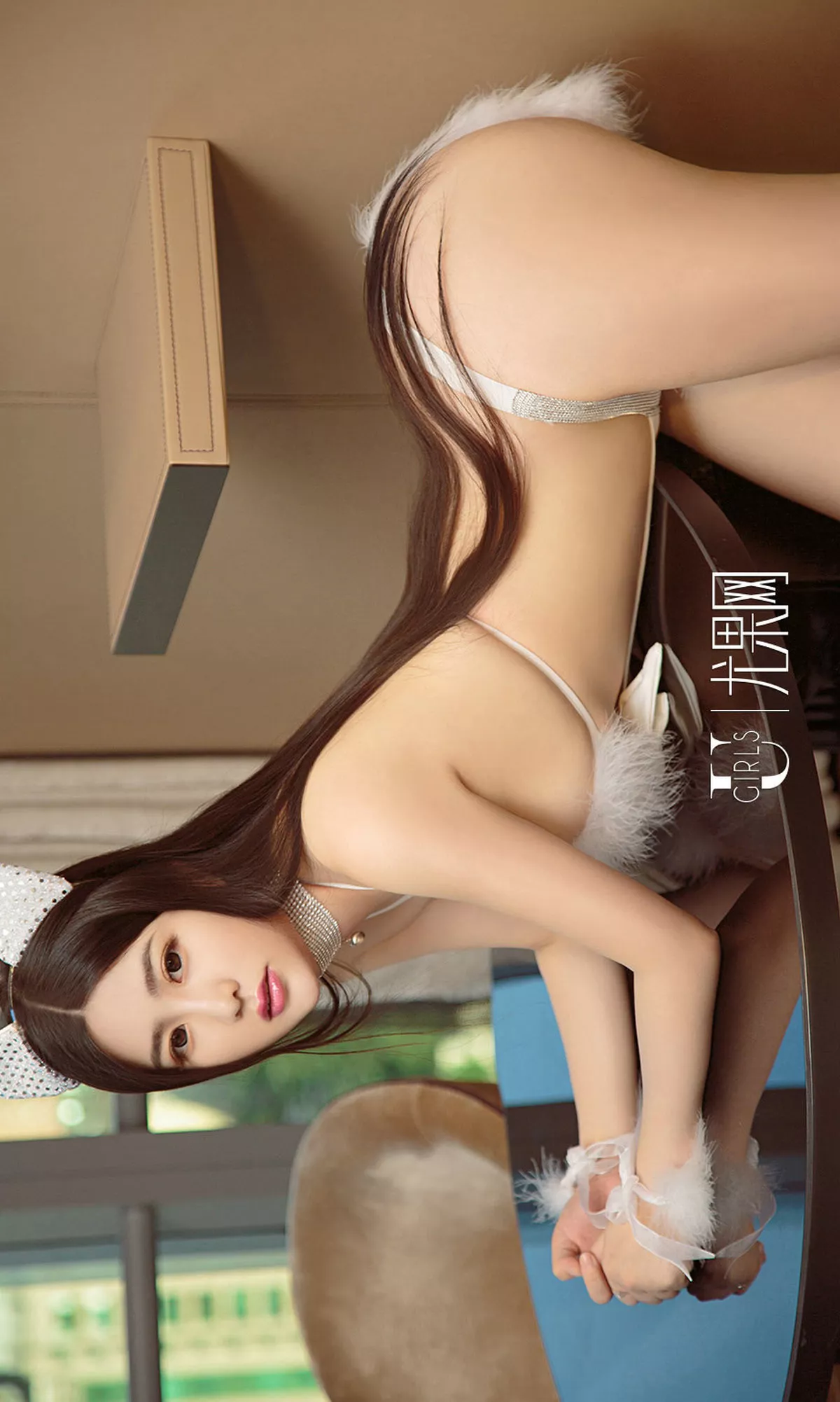 [Ugirls爱尤物]No.885_嫩模上官蔷薇居家私房绒毛三点式内衣秀S型曲线诱惑写真40P