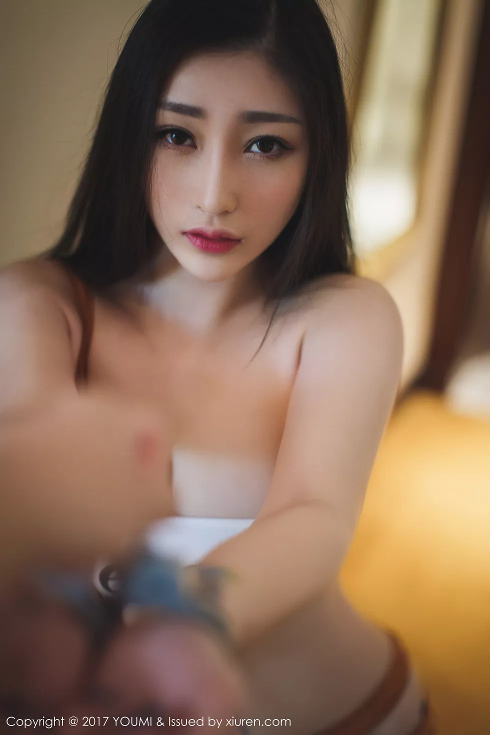 [YouMi尤蜜荟]Vol.077_女神妲己_Toxic迪拜旅拍真空吊带装大尺度秀豪乳诱惑写真48P