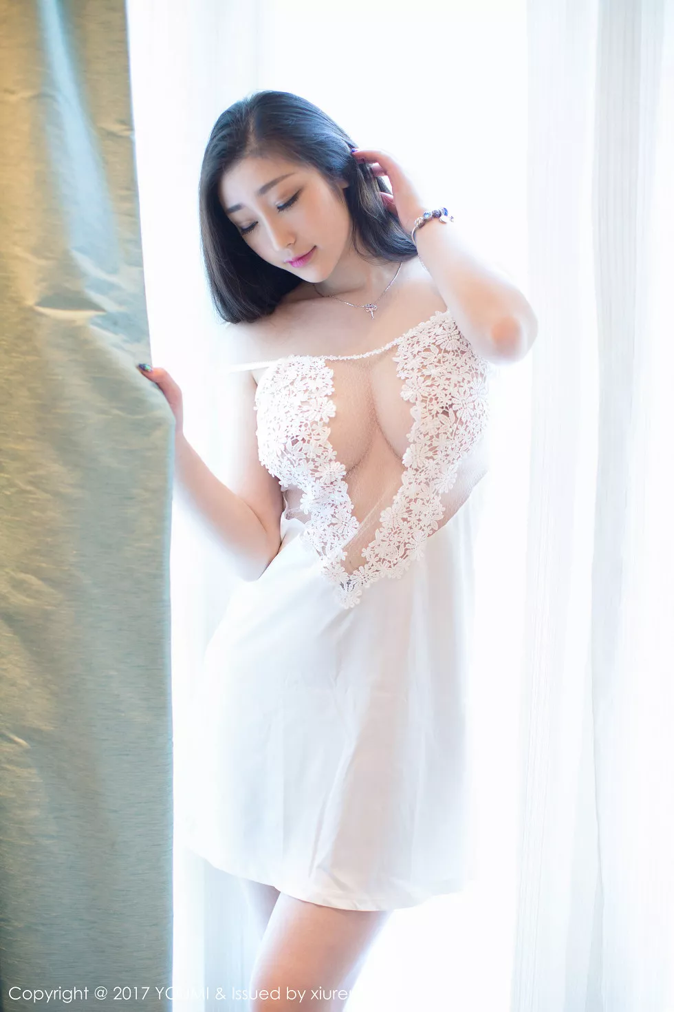 [YouMi尤蜜荟]Vol.077_女神妲己_Toxic迪拜旅拍真空吊带装大尺度秀豪乳诱惑写真48P