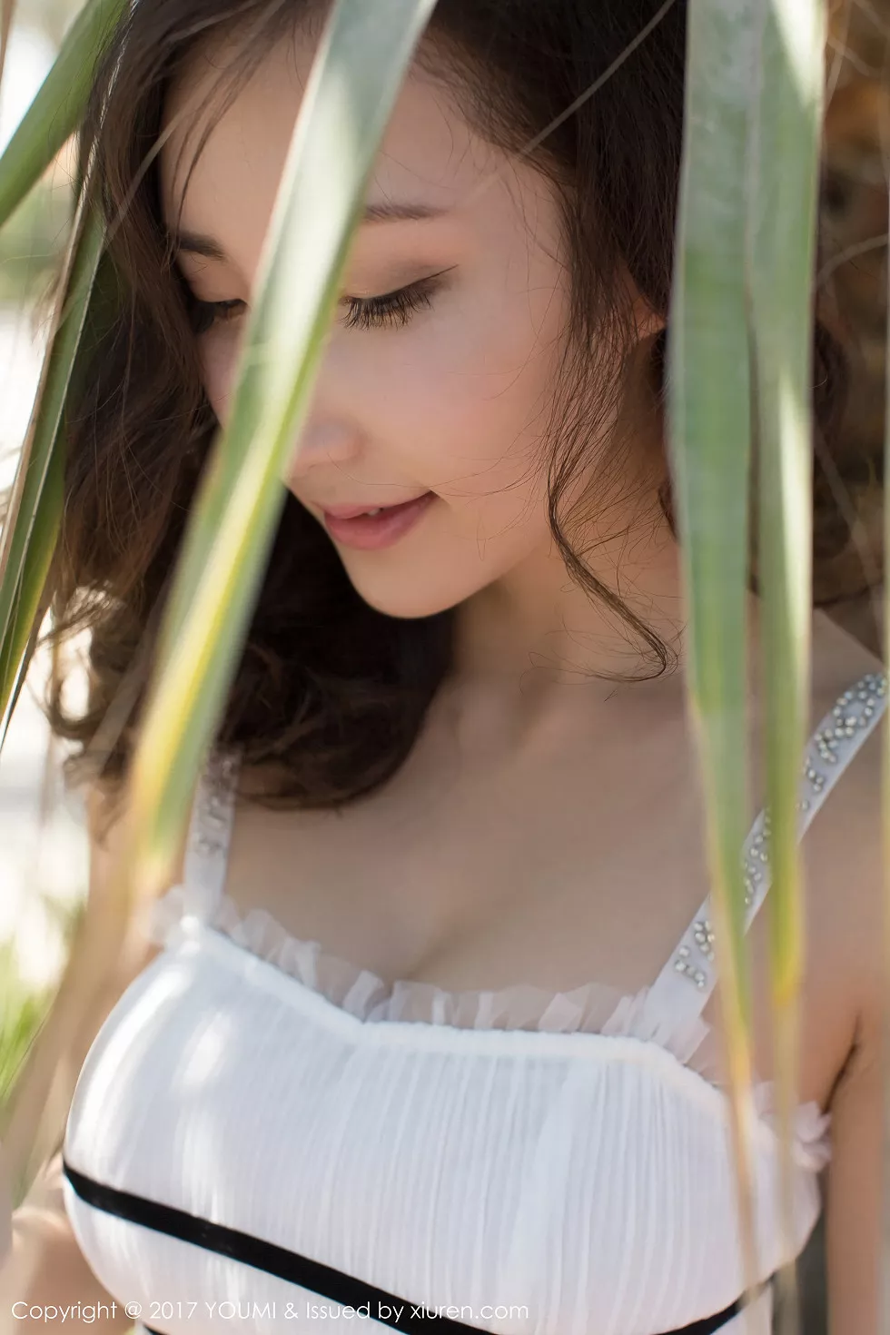 [YouMi尤蜜荟]Vol.078_女神Yumi-尤美迪拜旅拍白色比基尼秀完美身材性感写真44P