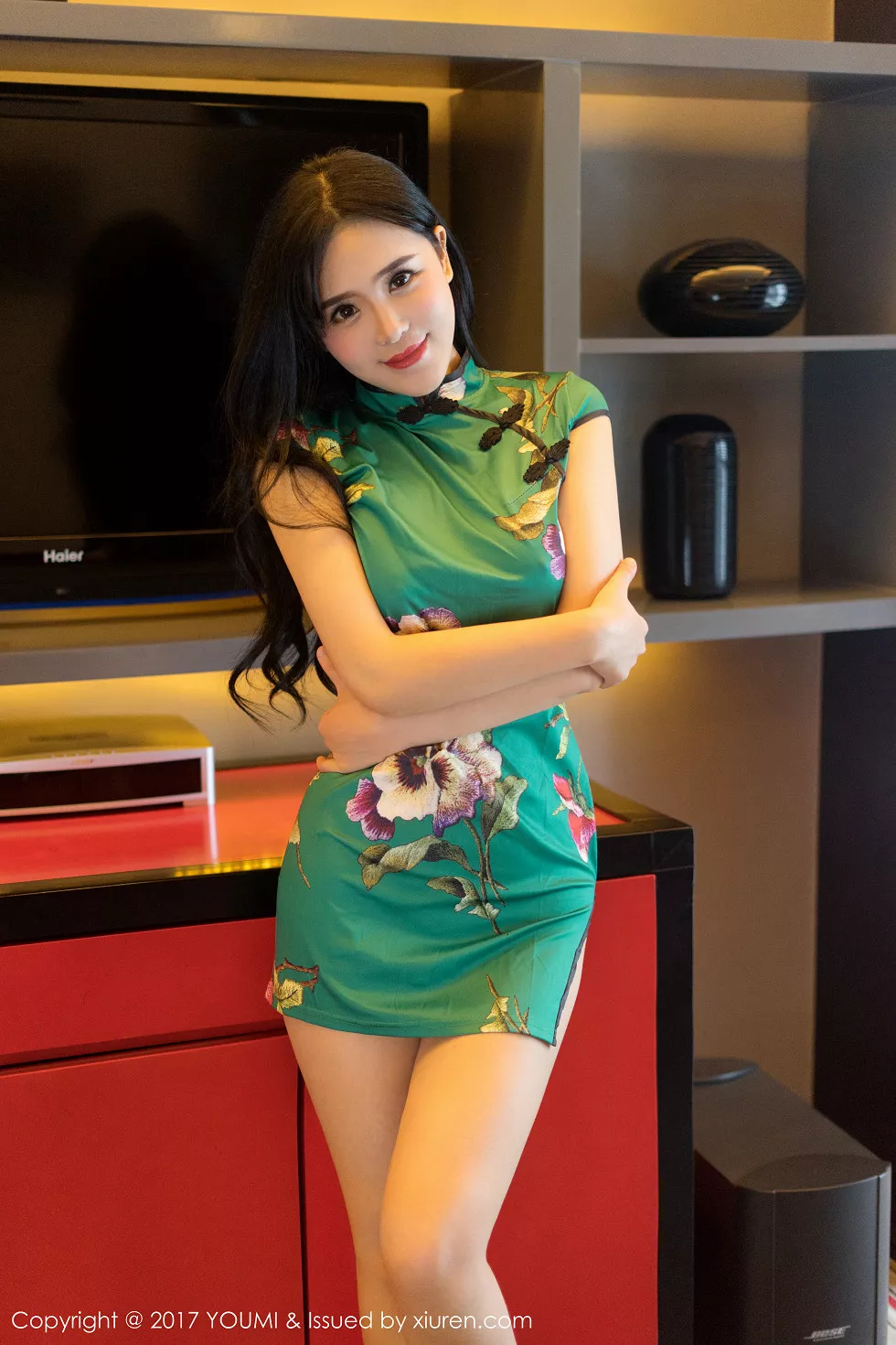 [YouMi尤蜜荟]Vol.073_女神刘钰儿私房真空旗袍装半脱秀豪乳半球撩人诱惑写真40P