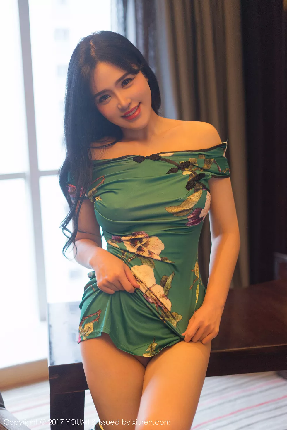 [YouMi尤蜜荟]Vol.073_女神刘钰儿私房真空旗袍装半脱秀豪乳半球撩人诱惑写真40P
