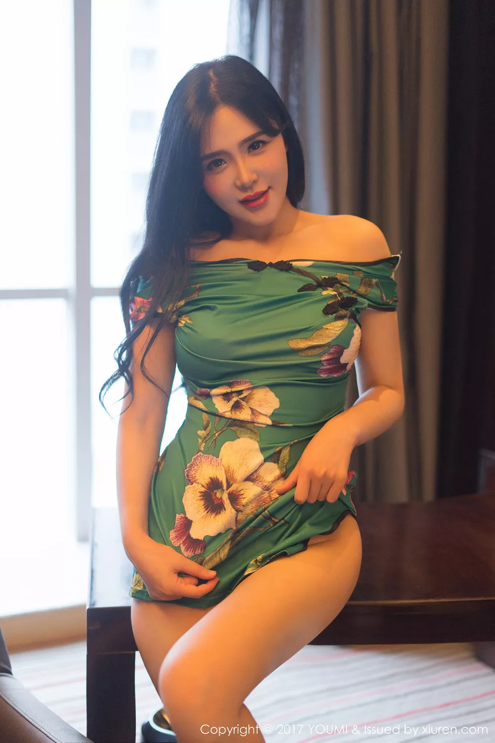 [YouMi尤蜜荟]Vol.073_女神刘钰儿私房真空旗袍装半脱秀豪乳半球撩人诱惑写真40P
