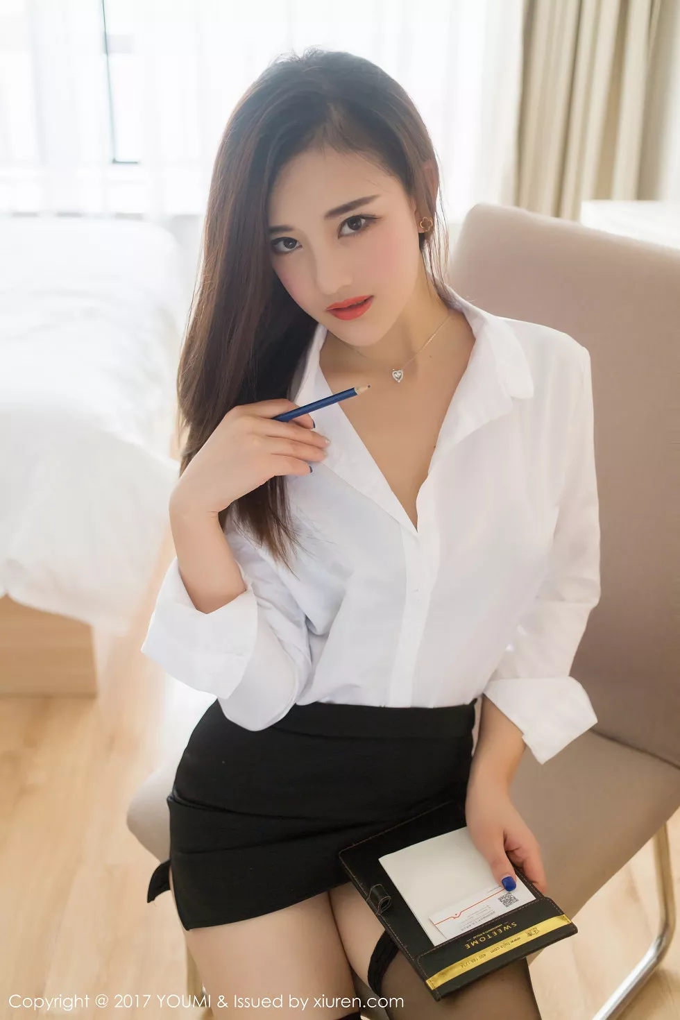 [YouMi尤蜜荟]Vol.087_新人模特娜娜TINA办公室黑丝OL制服秀完美身材靓丽迷人写真40P