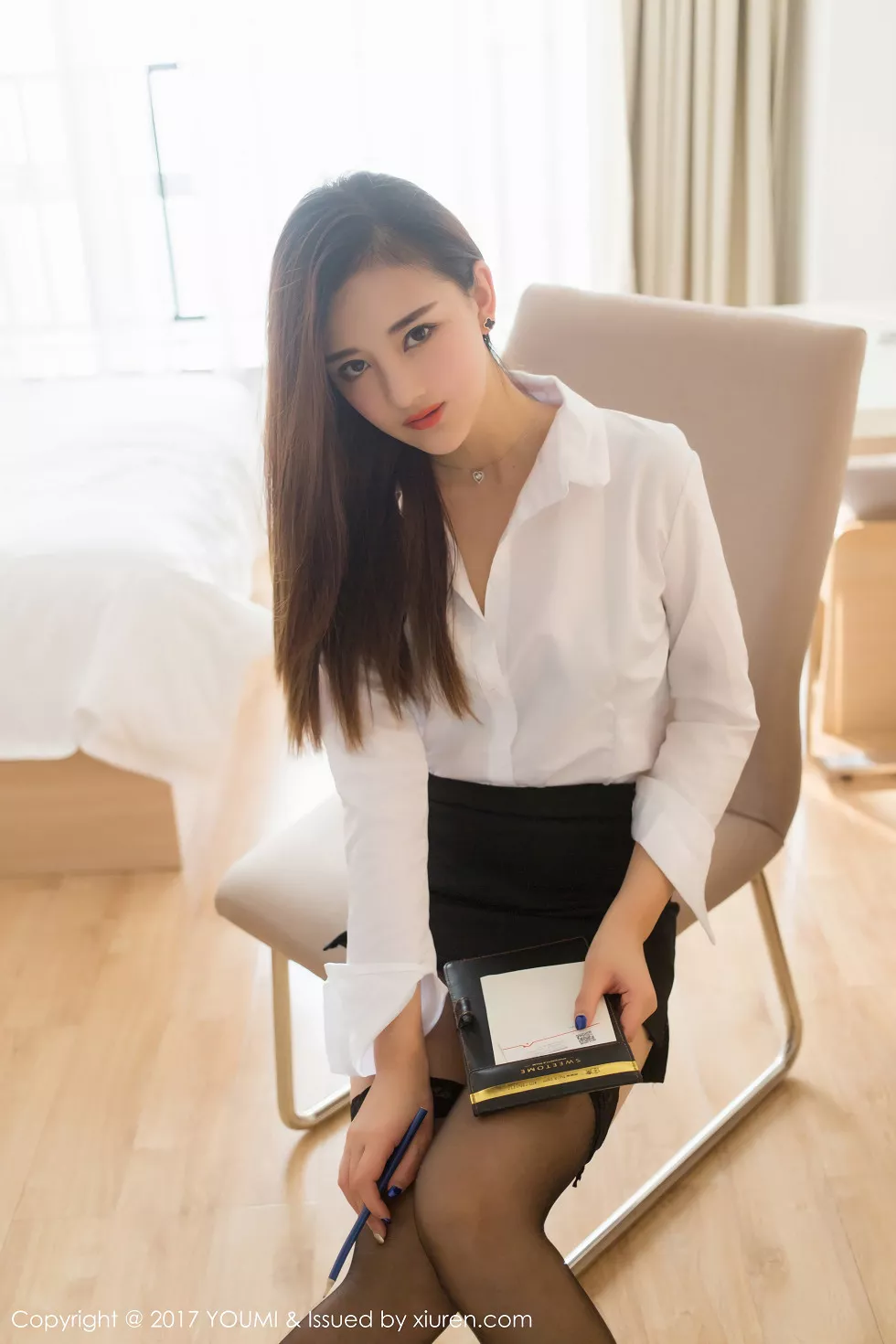 [YouMi尤蜜荟]Vol.087_新人模特娜娜TINA办公室黑丝OL制服秀完美身材靓丽迷人写真40P