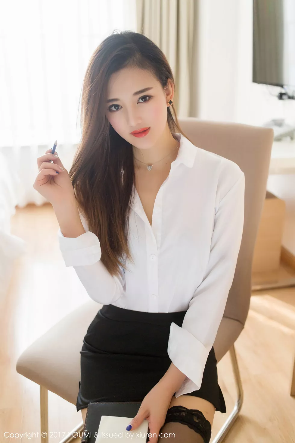 [YouMi尤蜜荟]Vol.087_新人模特娜娜TINA办公室黑丝OL制服秀完美身材靓丽迷人写真40P