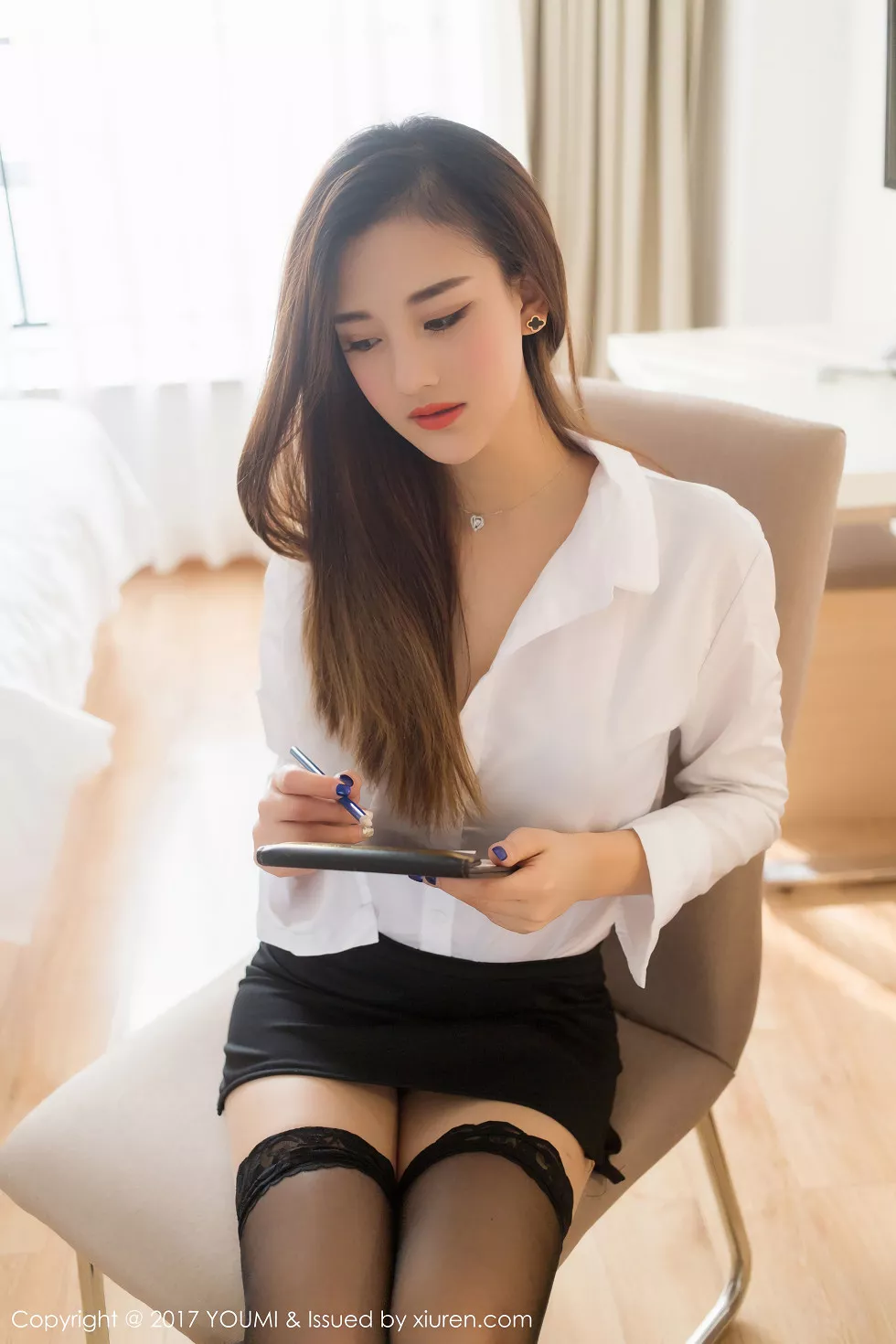 [YouMi尤蜜荟]Vol.087_新人模特娜娜TINA办公室黑丝OL制服秀完美身材靓丽迷人写真40P