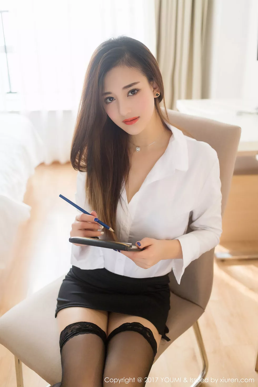 [YouMi尤蜜荟]Vol.087_新人模特娜娜TINA办公室黑丝OL制服秀完美身材靓丽迷人写真40P