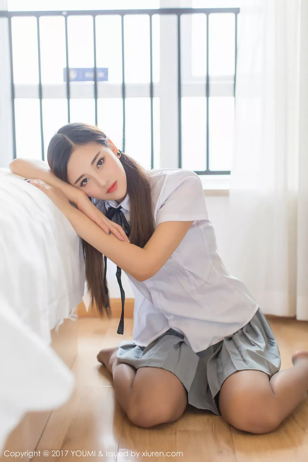 [YouMi尤蜜荟]Vol.087_新人模特娜娜TINA办公室黑丝OL制服秀完美身材靓丽迷人写真40P