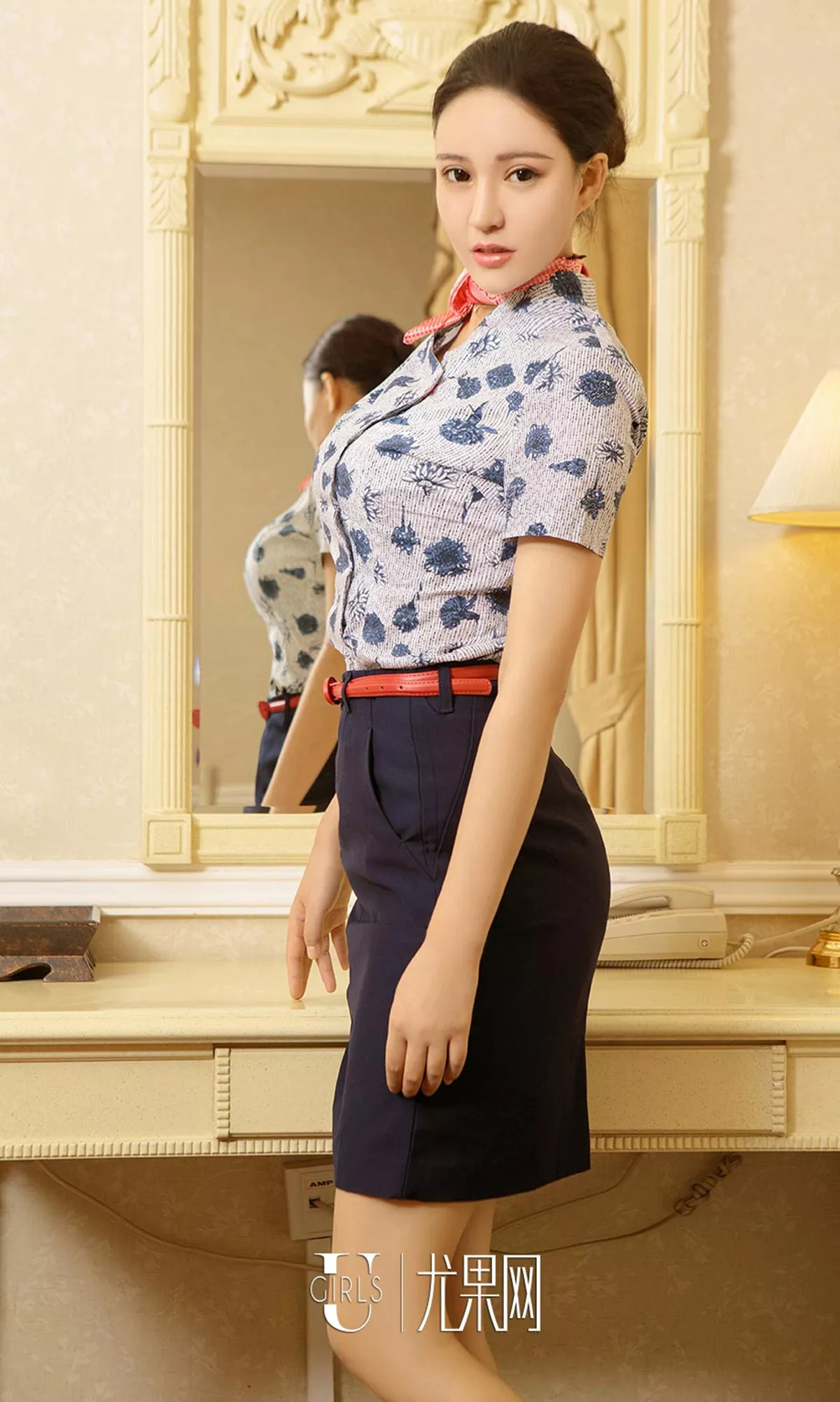 [Ugirls爱尤物]No.902_嫩模林夕居家空姐制服加私房蕾丝内衣秀完美曲线诱惑写真40P