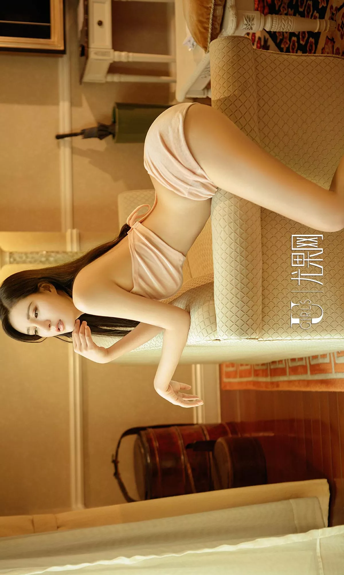 [Ugirls爱尤物]No.902_嫩模林夕居家空姐制服加私房蕾丝内衣秀完美曲线诱惑写真40P