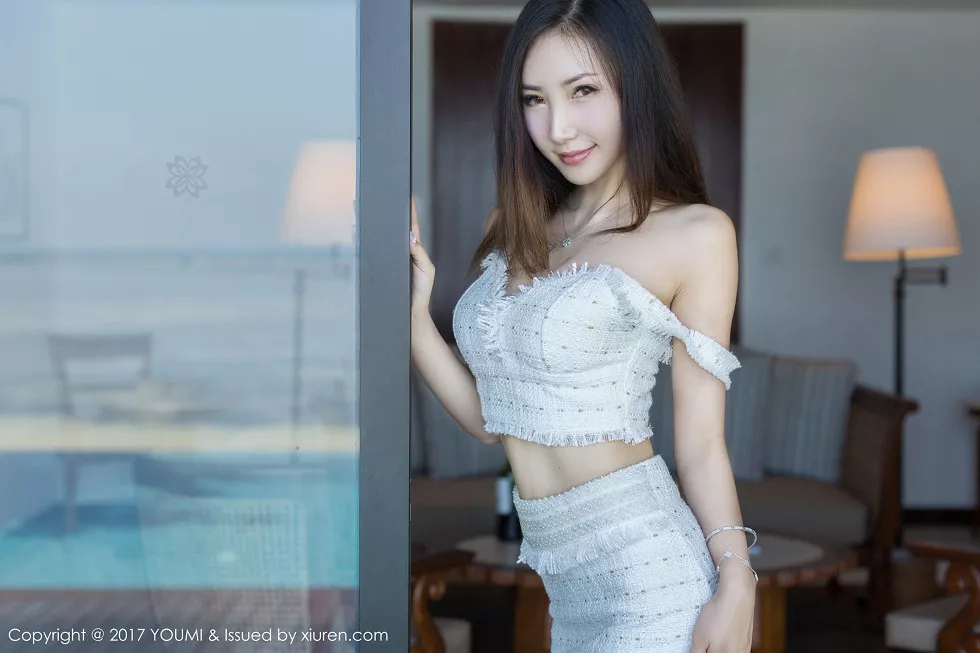 [YouMi尤蜜荟]Vol.100_嫩模Yumi-尤美马尔代夫旅拍性感长裙系列秀完美身材写真41P