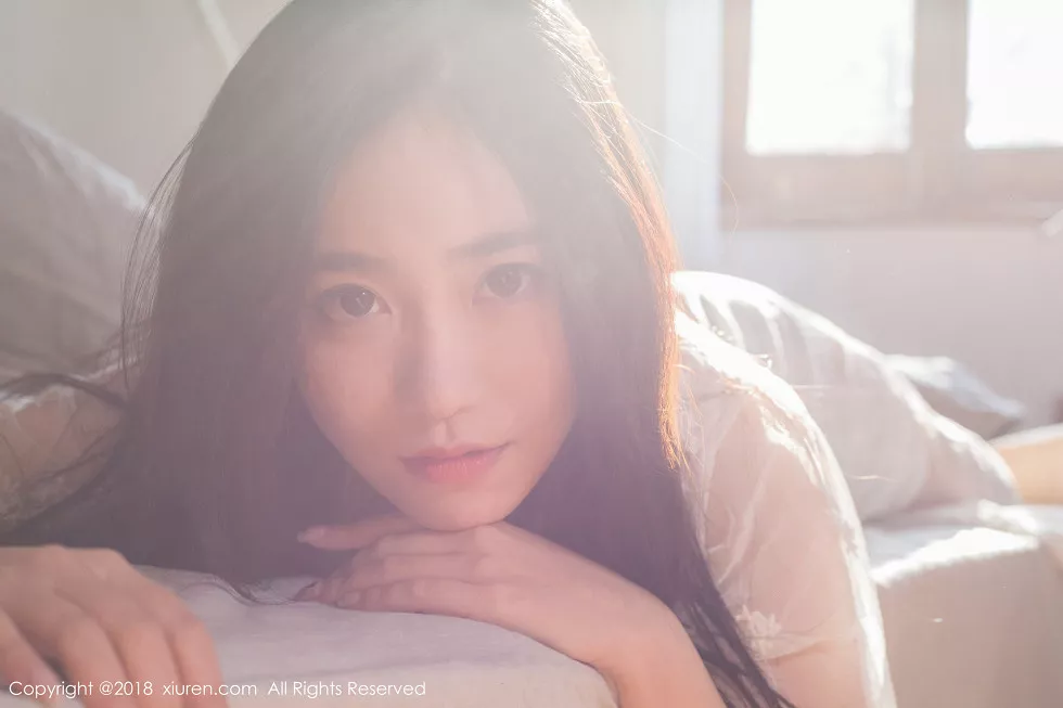 XiuRen第1024期_女神许诺Sabrina居家早安女友系列床上慵懒迷人写真82P