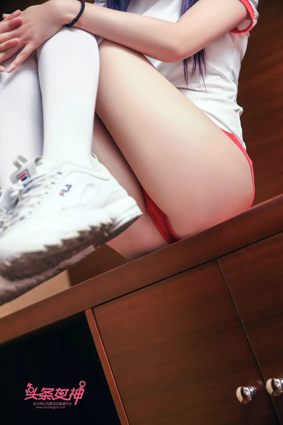 [Toutiao头条女神]No.644_嫩模米雪+金子性感姐妹花居家床上斗乳诱惑写真34P