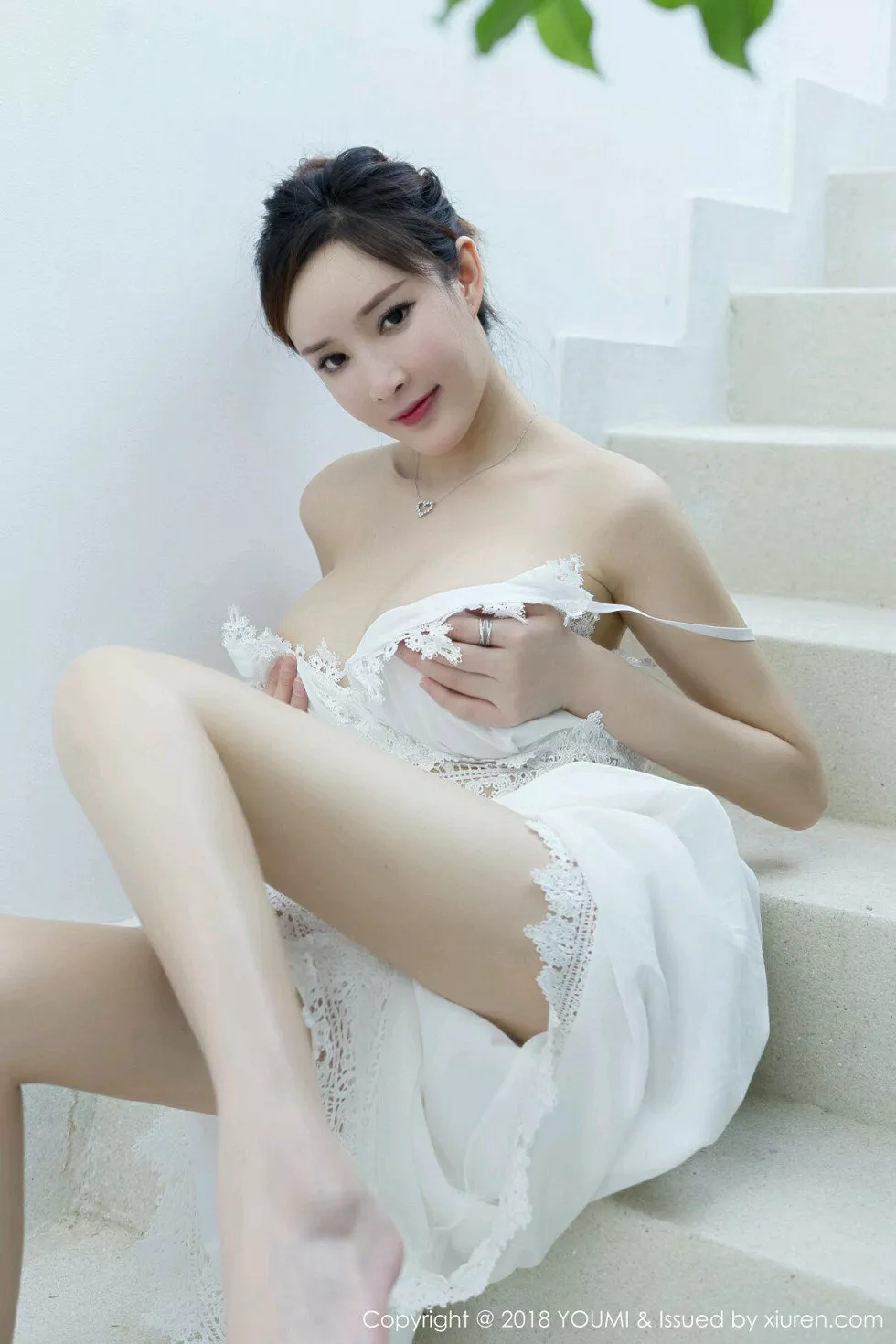 [YouMi尤蜜荟]Vol.168_女神土肥圆矮挫穷苏梅岛旅拍全裸上身双手挡乳撩人诱惑写真42P