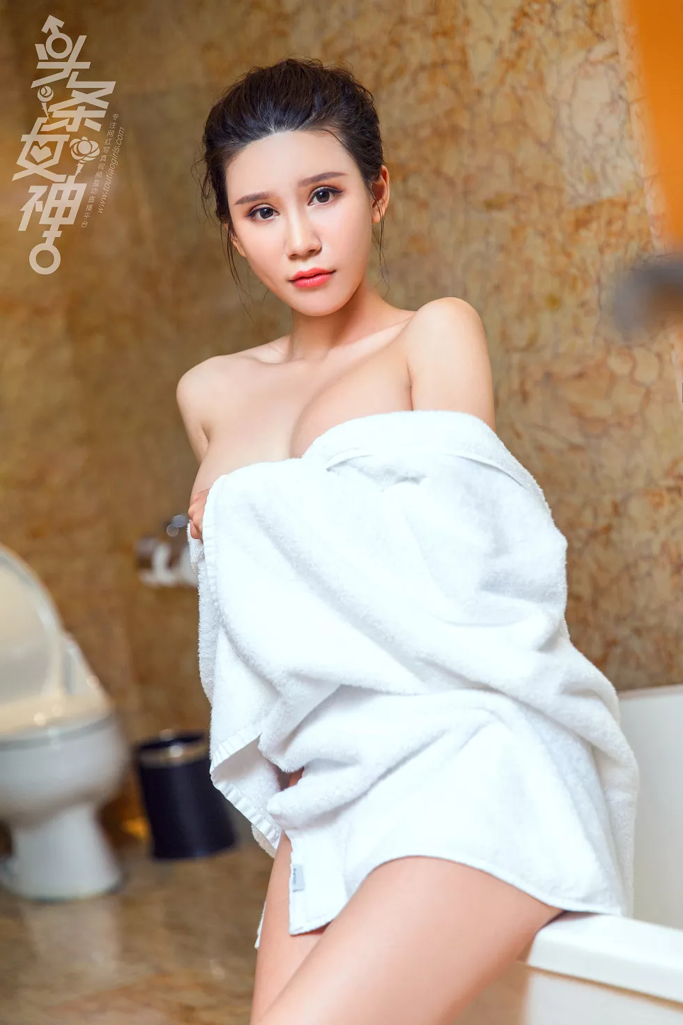[Toutiao头条女神]No.650_嫩模米璐私房浴缸里全裸人体艺术露丰乳肥臀诱惑写真21P
