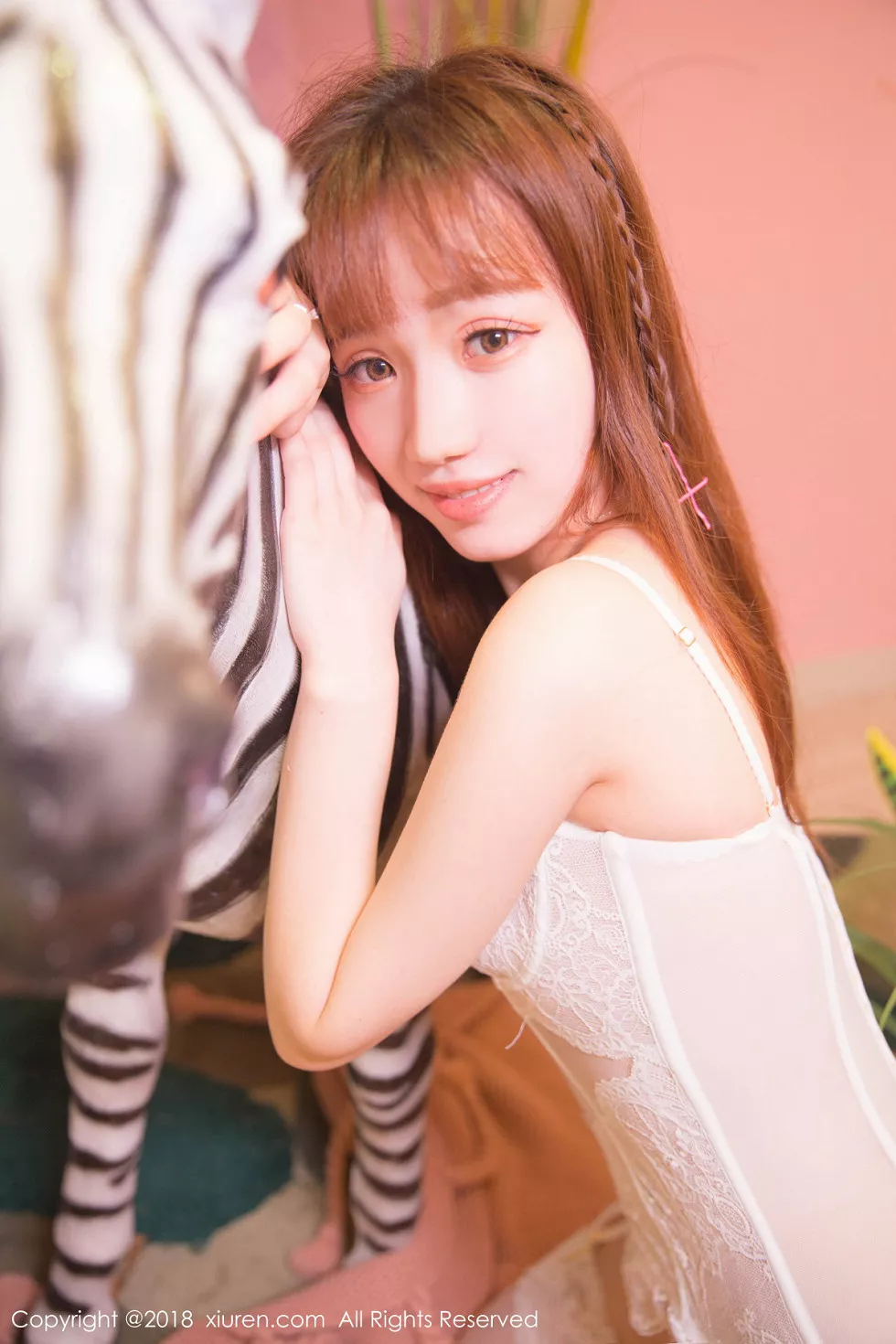 XiuRen第1086期_嫩模龙泽美曦私房白色蕾丝情趣内衣半脱露美乳诱惑写真47P