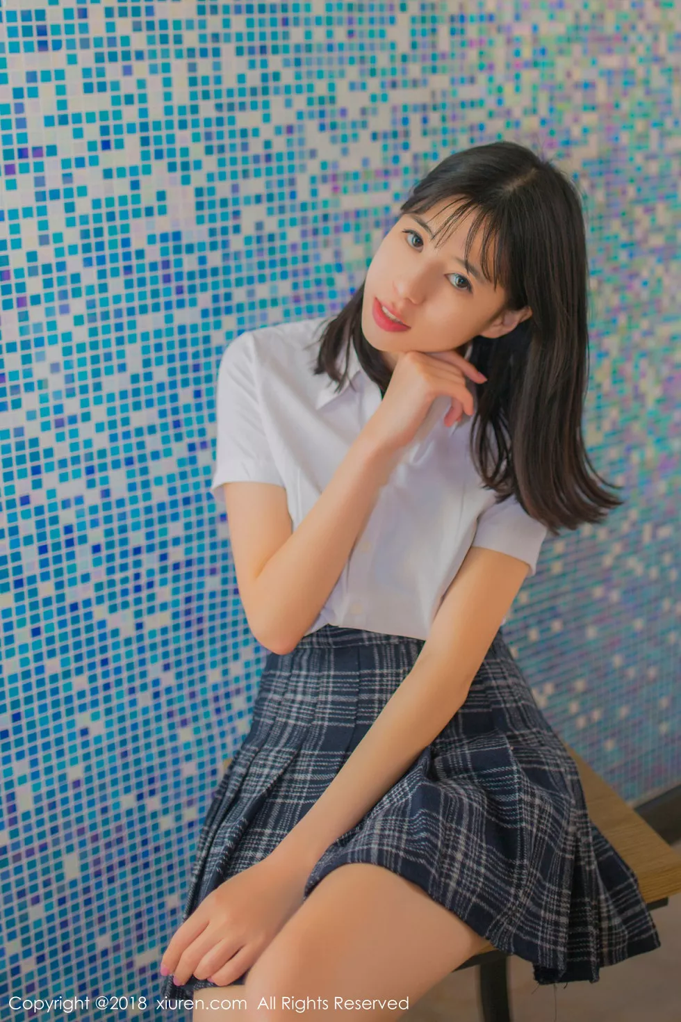 XiuRen第1094期_嫩模艾栗栗性感学生制服半脱黑色蕾丝内衣秀美胸迷人写真50P