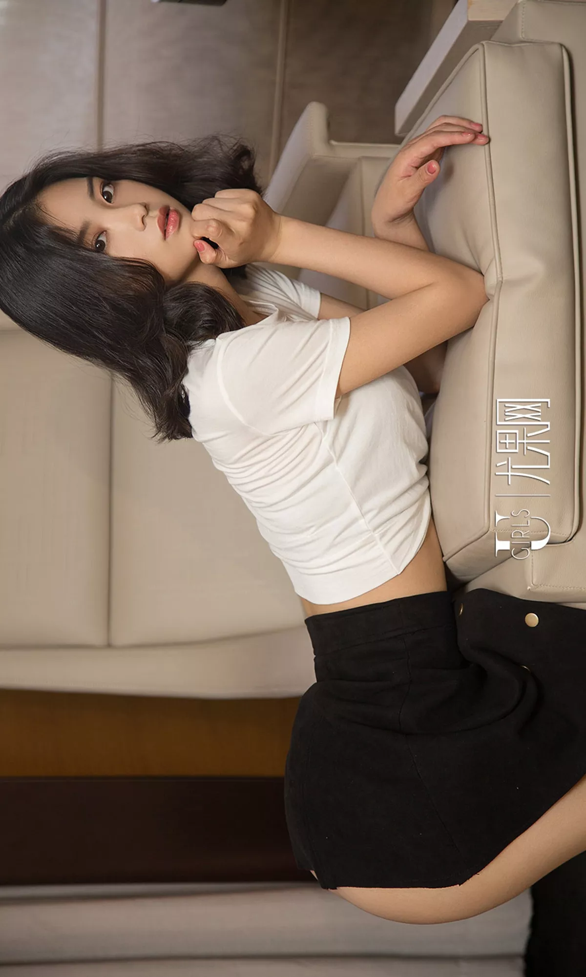 [Ugirls爱尤物]No.1188_嫩模陈晨居家黑色蕾丝内衣配紧身牛仔裤秀完美身材诱惑写真35P