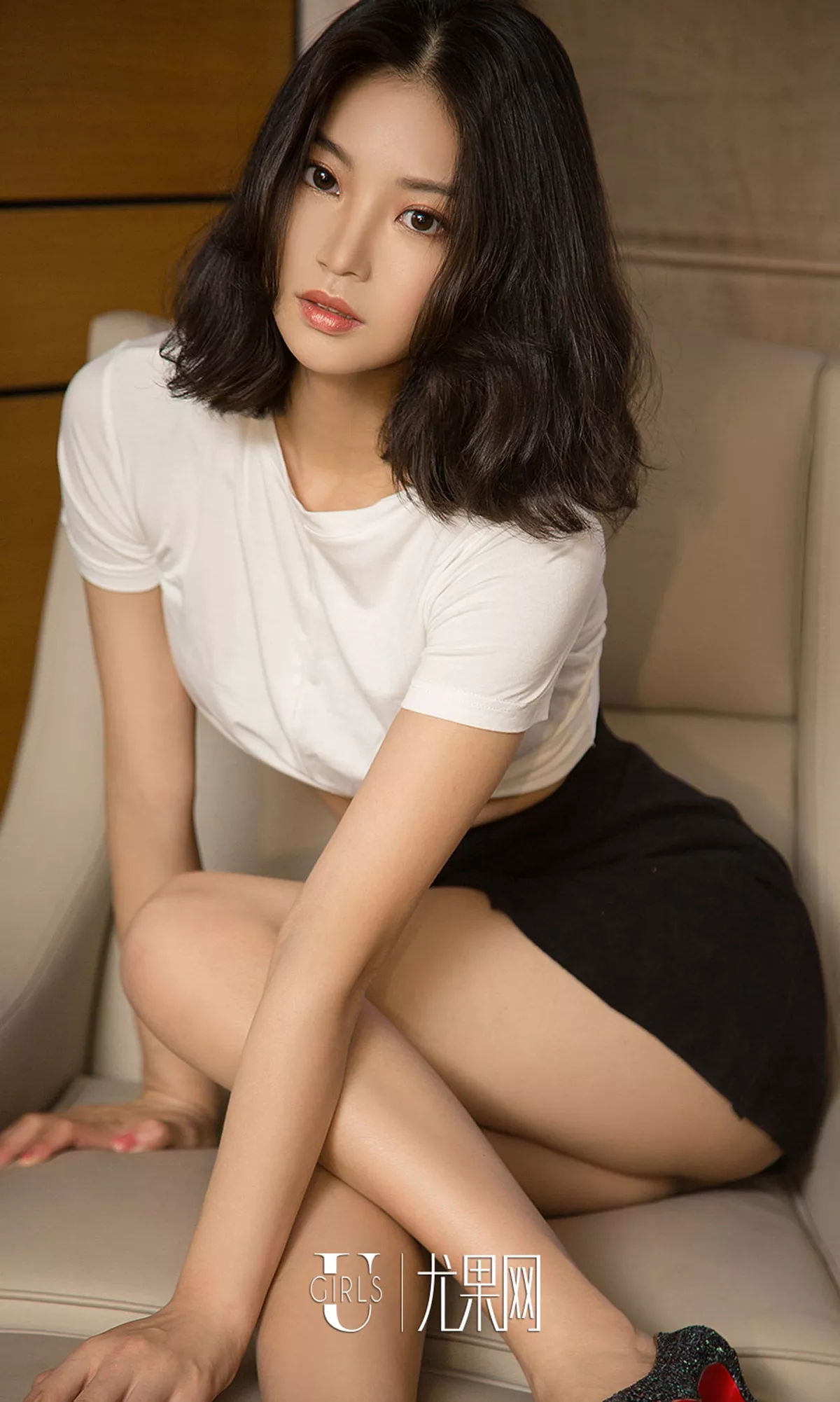 [Ugirls爱尤物]No.1188_嫩模陈晨居家黑色蕾丝内衣配紧身牛仔裤秀完美身材诱惑写真35P