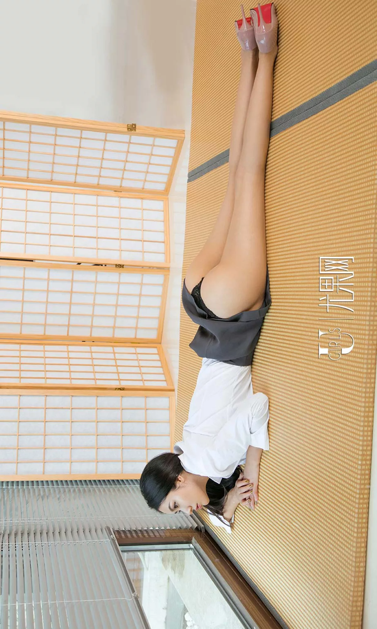 [Ugirls爱尤物]No.1190_嫩模方子萱居家红色低胸连身裙+性感白衬衣秀完美身材写真35P