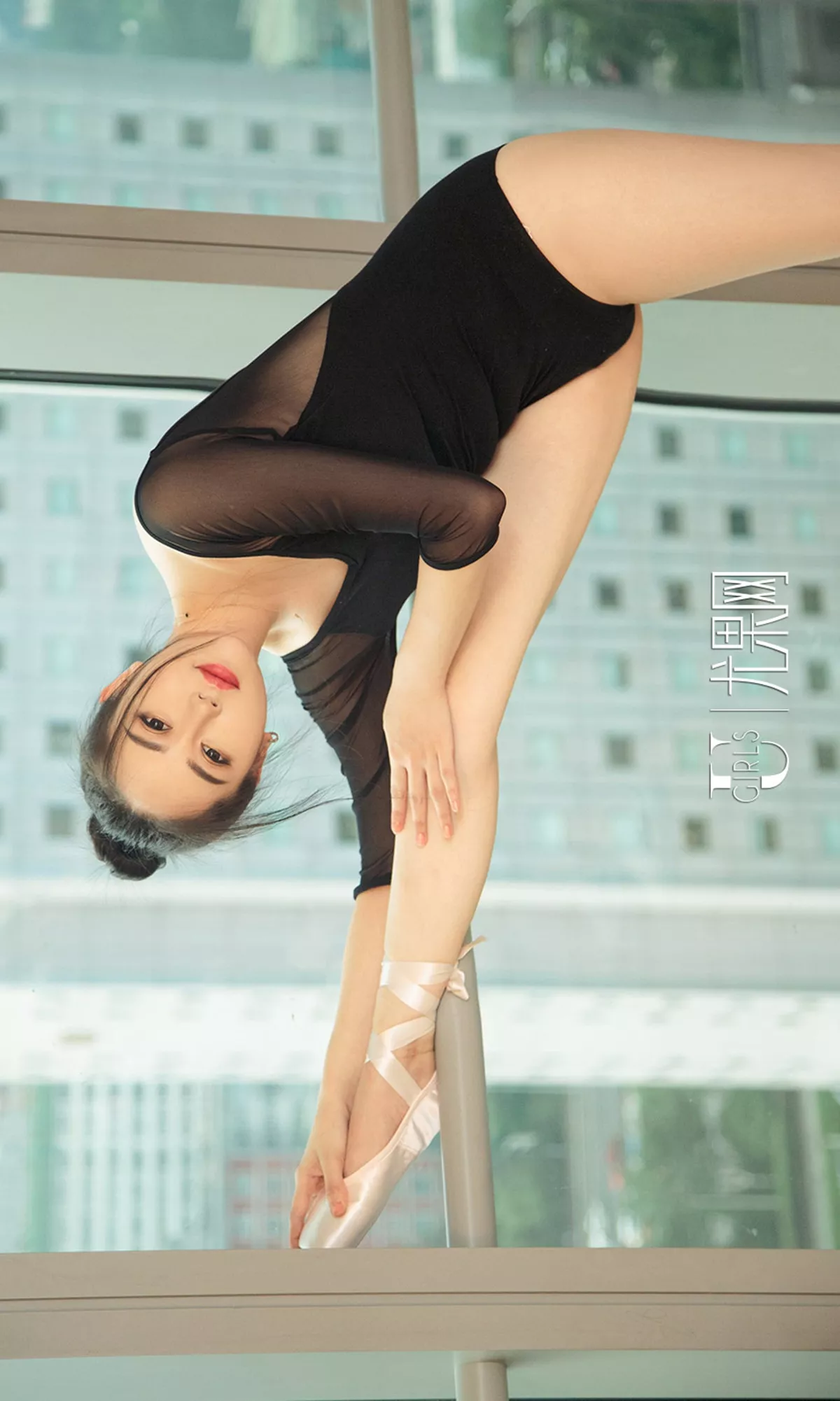 [Ugirls爱尤物]No.1195_嫩模夏雨霏私房白色蕾丝内衣+白色高叉连体衣完美诱惑写真35P