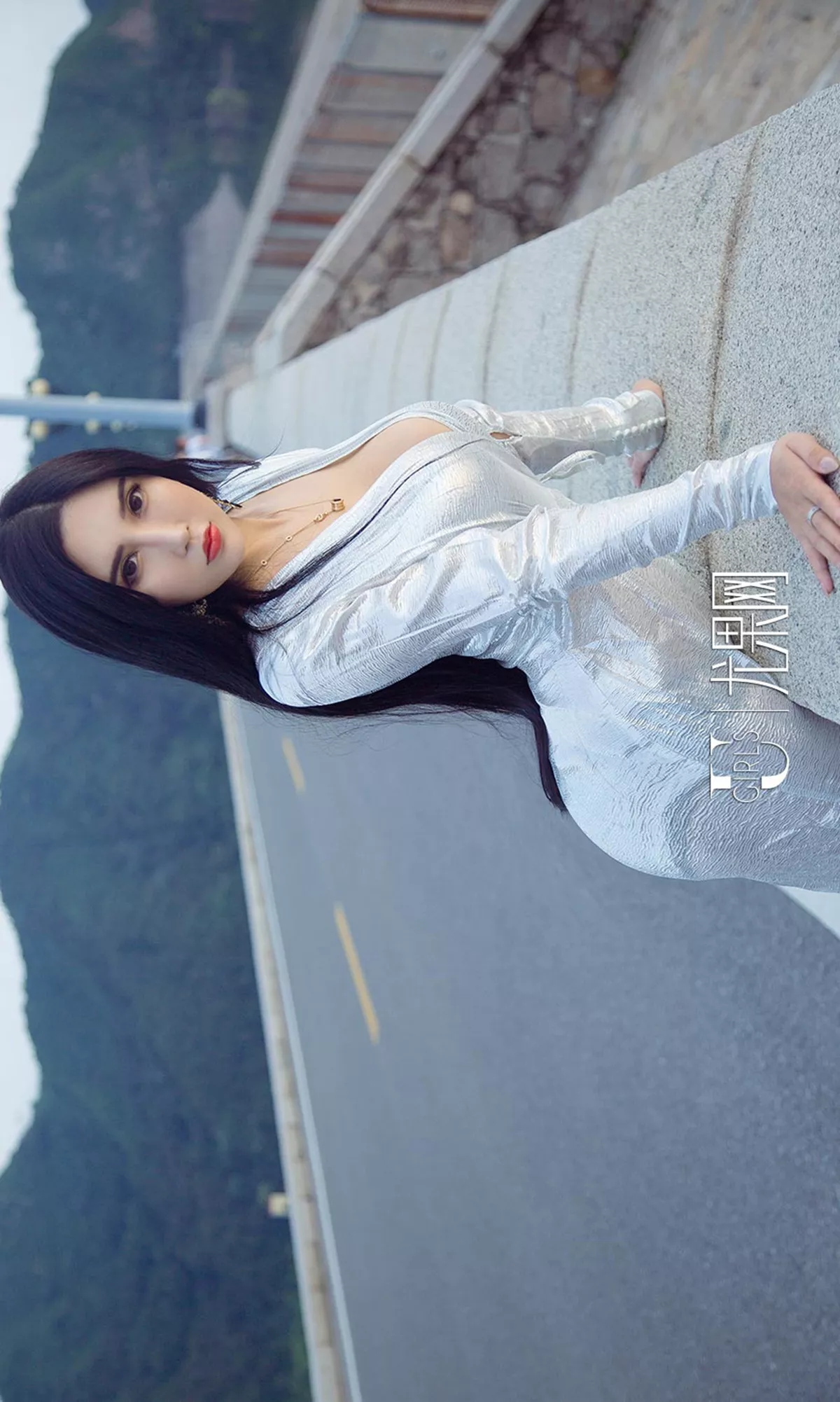 [Ugirls爱尤物]No.1208_嫩模艾霓莎户外性感长裙系列秀完美身材高挑迷人写真35P