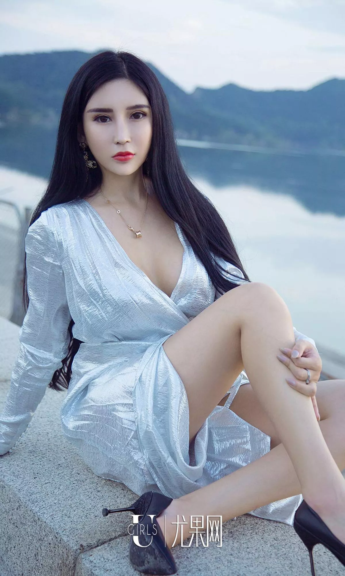 [Ugirls爱尤物]No.1208_嫩模艾霓莎户外性感长裙系列秀完美身材高挑迷人写真35P