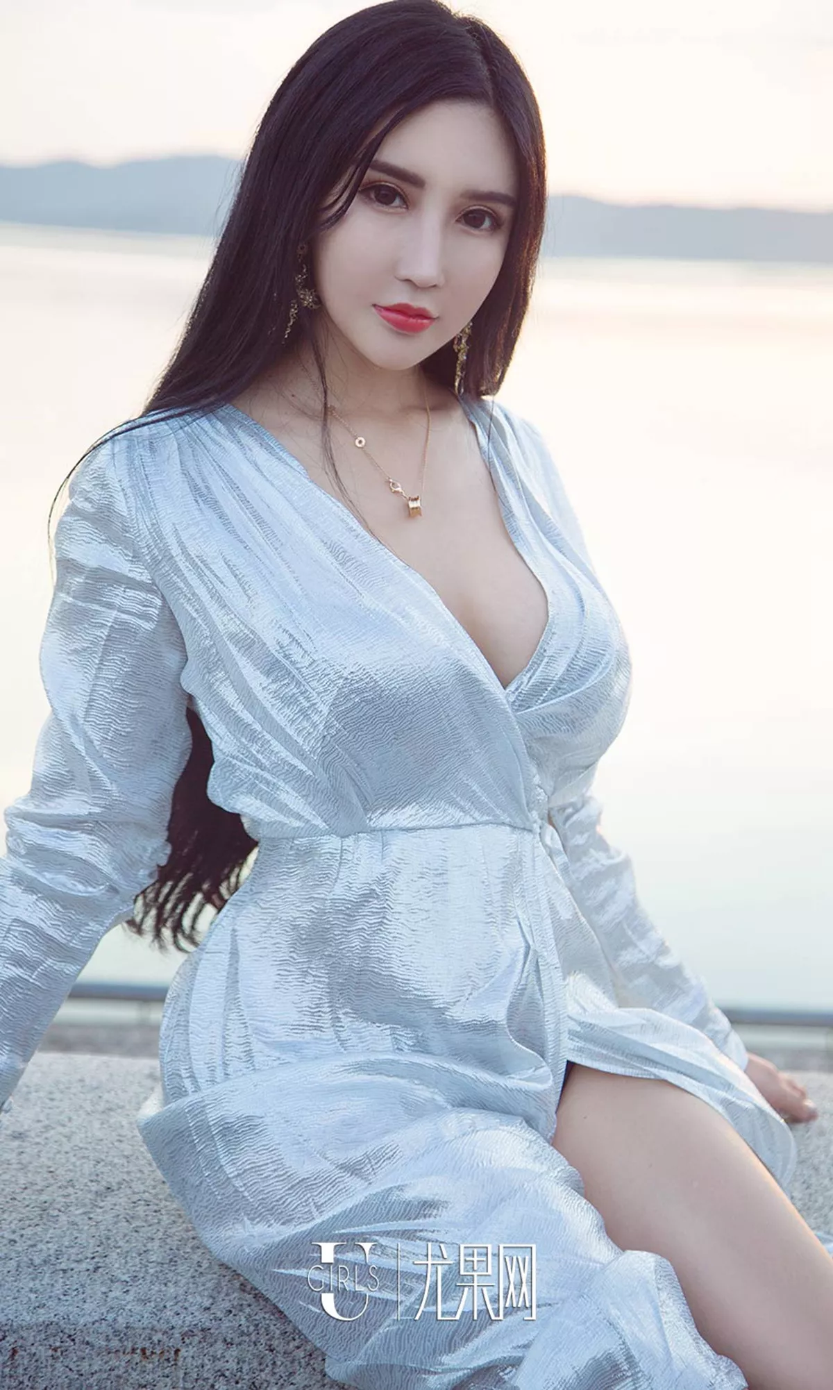 [Ugirls爱尤物]No.1208_嫩模艾霓莎户外性感长裙系列秀完美身材高挑迷人写真35P