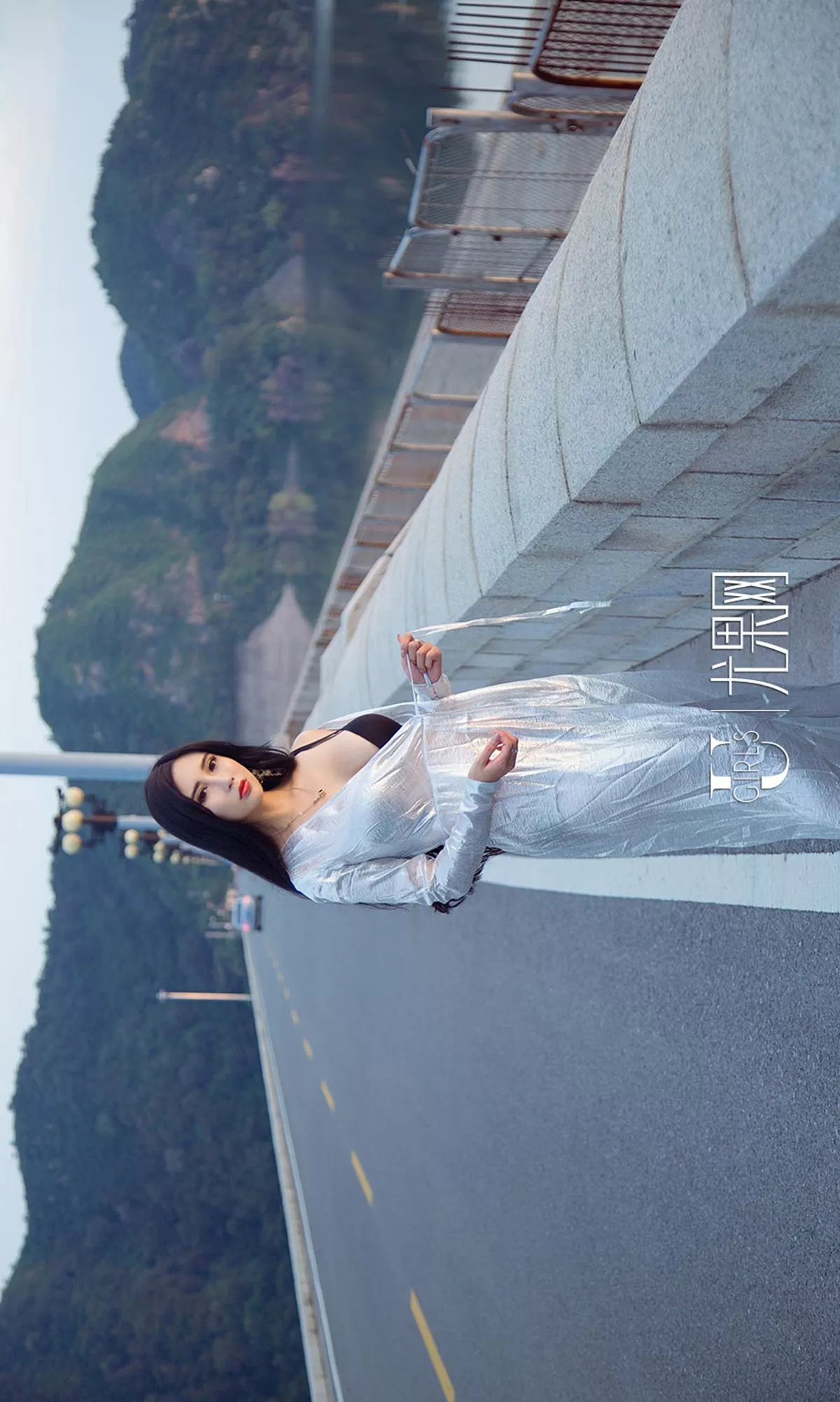 [Ugirls爱尤物]No.1208_嫩模艾霓莎户外性感长裙系列秀完美身材高挑迷人写真35P