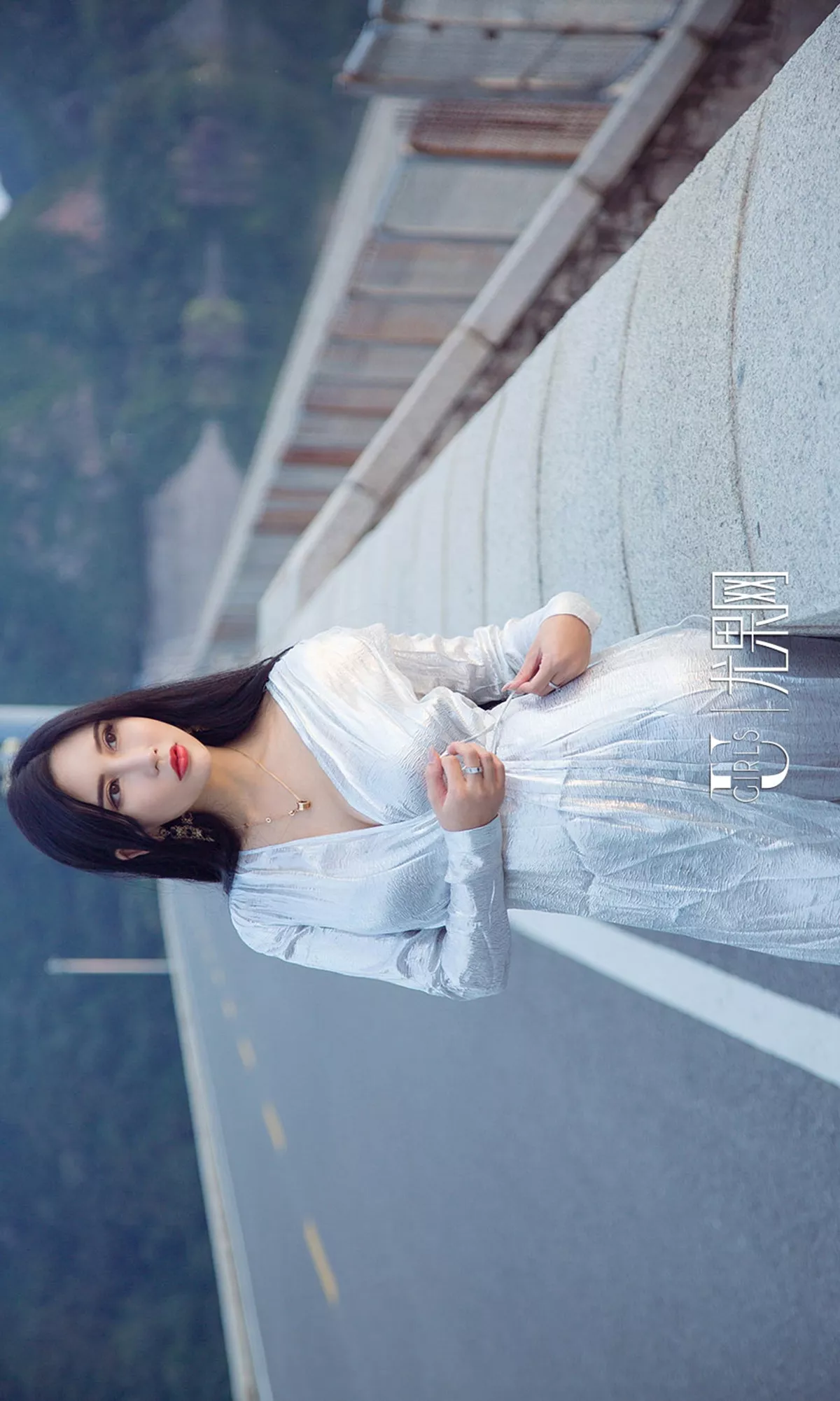[Ugirls爱尤物]No.1208_嫩模艾霓莎户外性感长裙系列秀完美身材高挑迷人写真35P